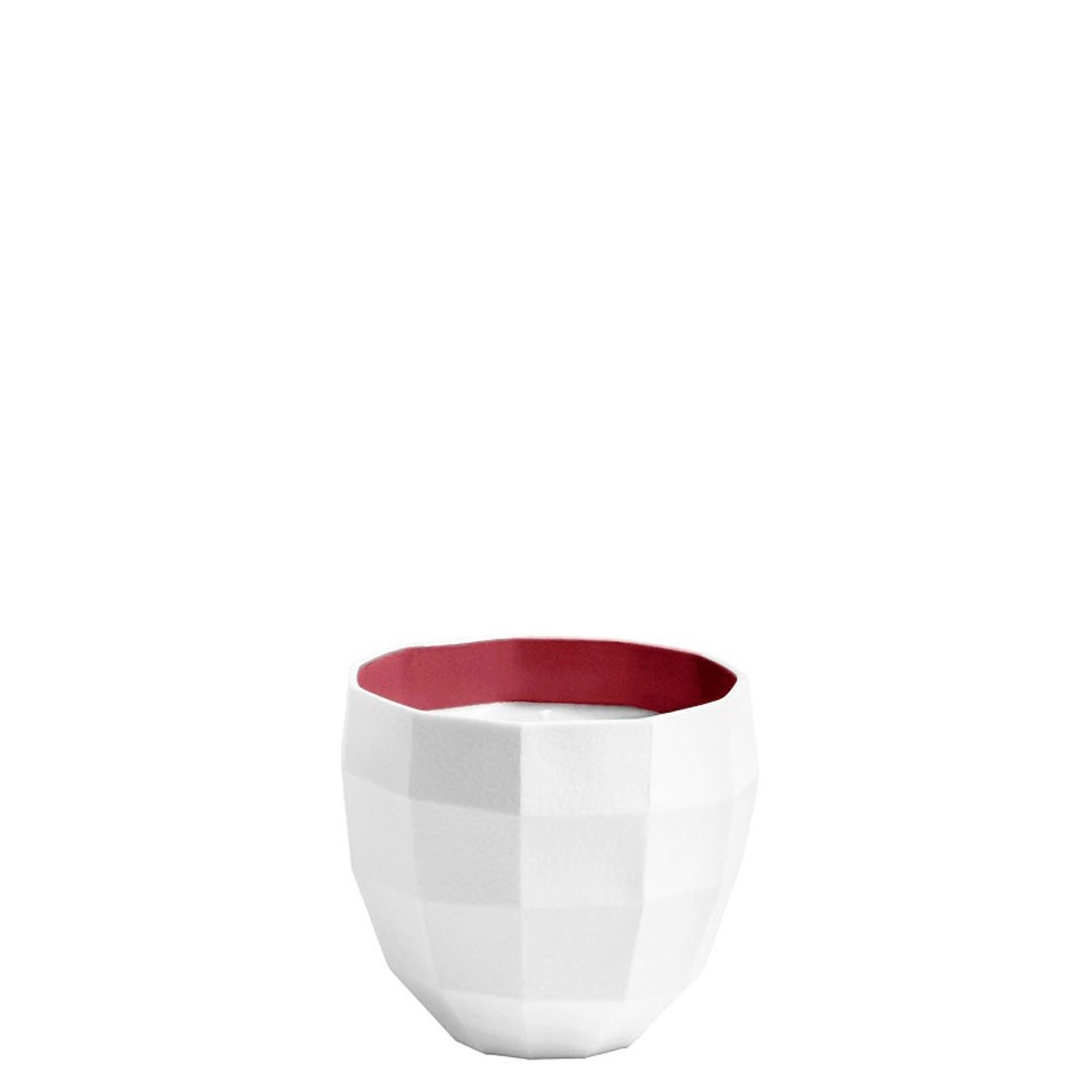 Sofistikovaná hřejivá směs koření a dřeva evokuje kouřovou vůni dřeva hořícího v krbu. Vskutku luxusní táborák.  Svíčka Nuit de Solstice, Hermès , 4385 Kč