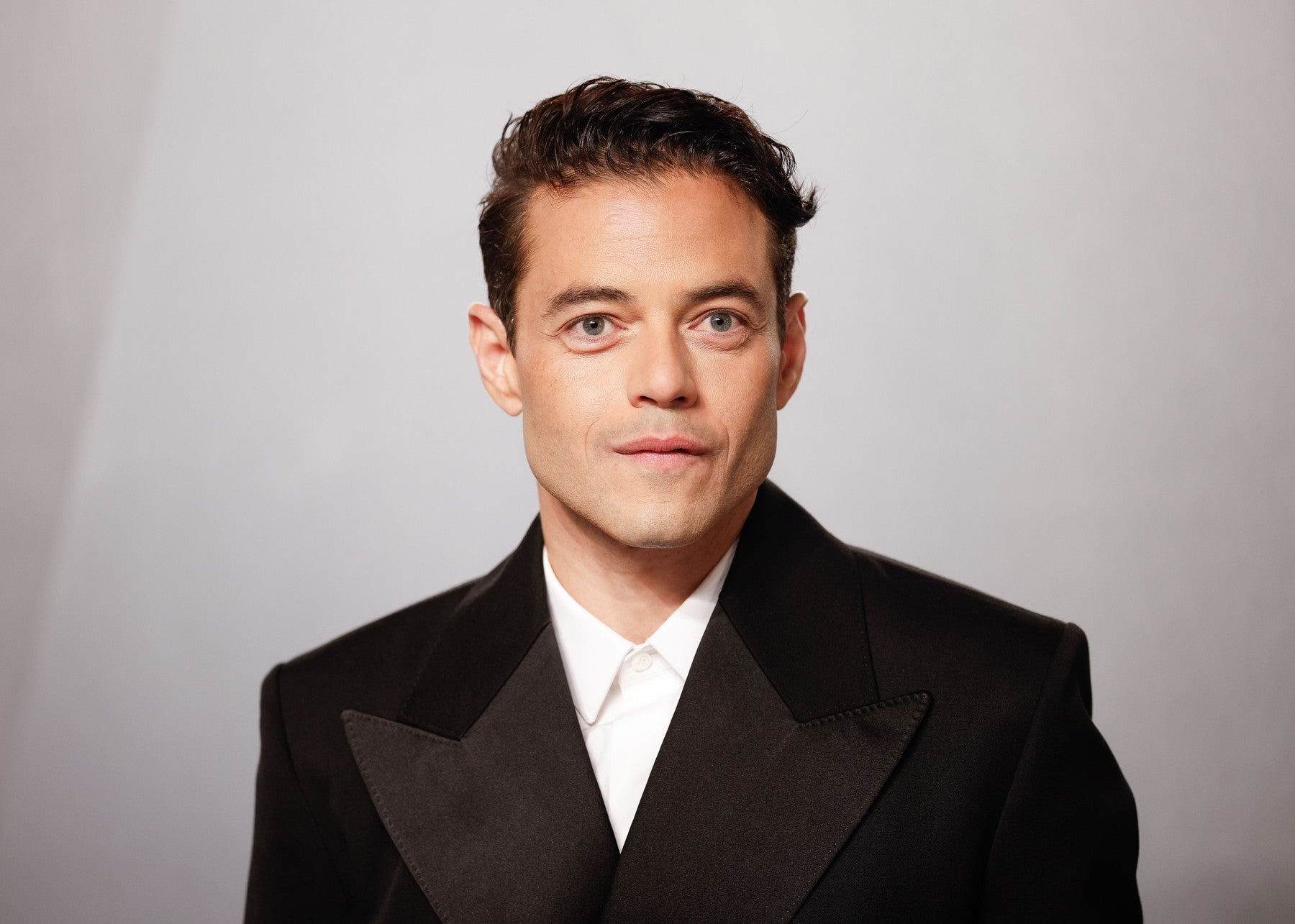 Rami Malek je nejen mistr filmových proměn, ale také nekorunovaný král moderní pánské elegance