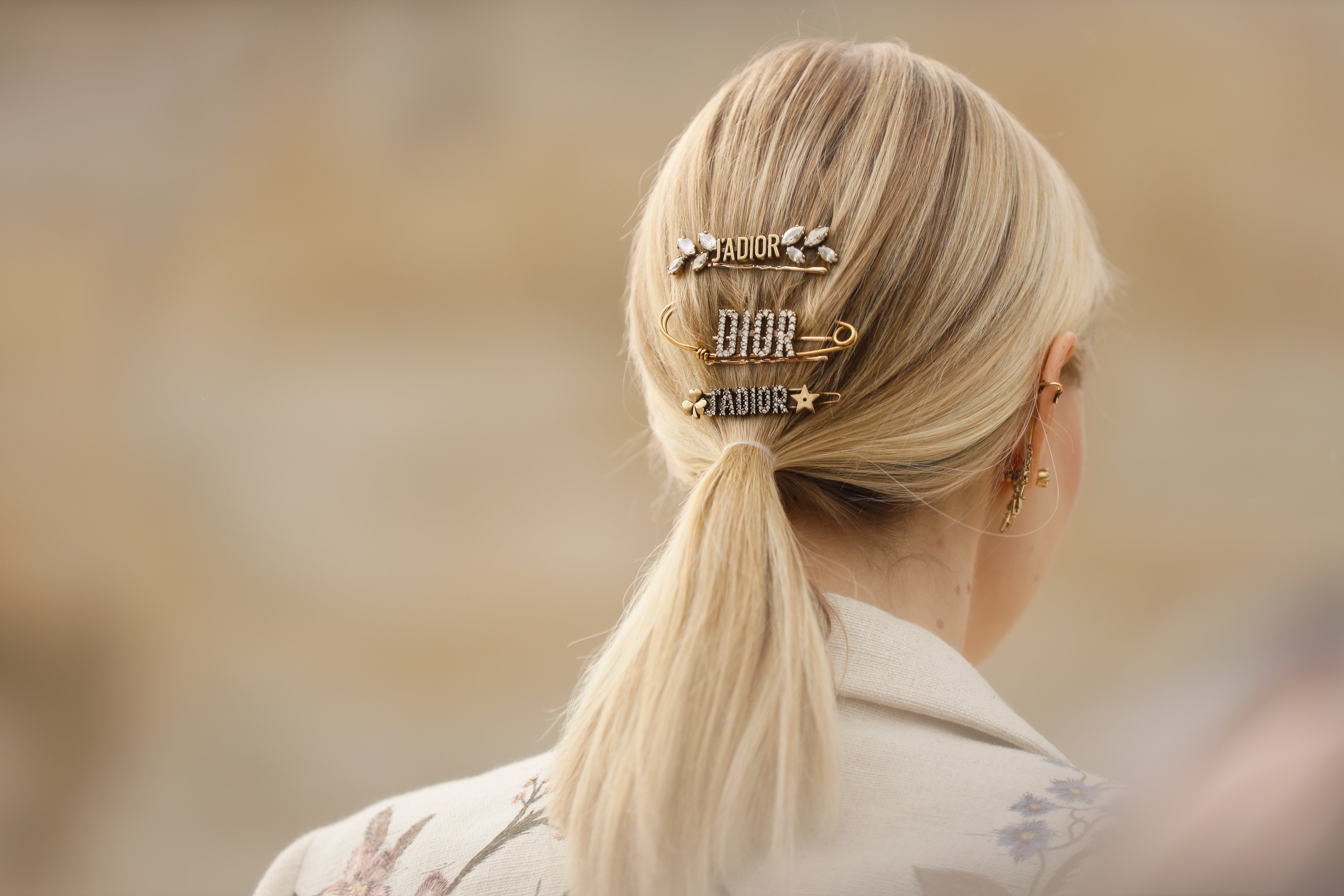 Průvodce nejstylovějšími doplňky pro všechny délky vlasů