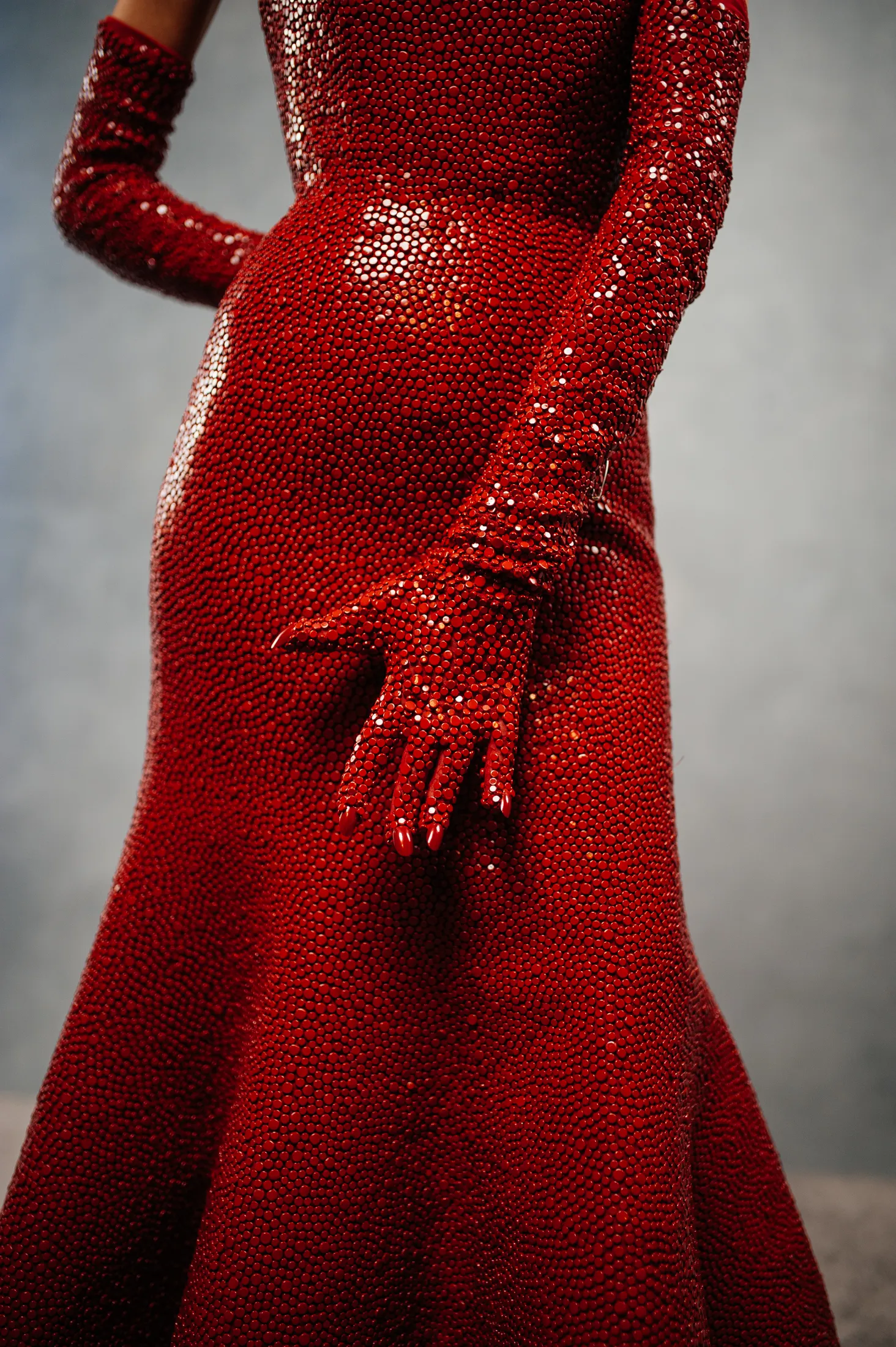 Haute couture Schiaparelli: Daniel Roseberry přináší retrofuturismus a čistou eleganci