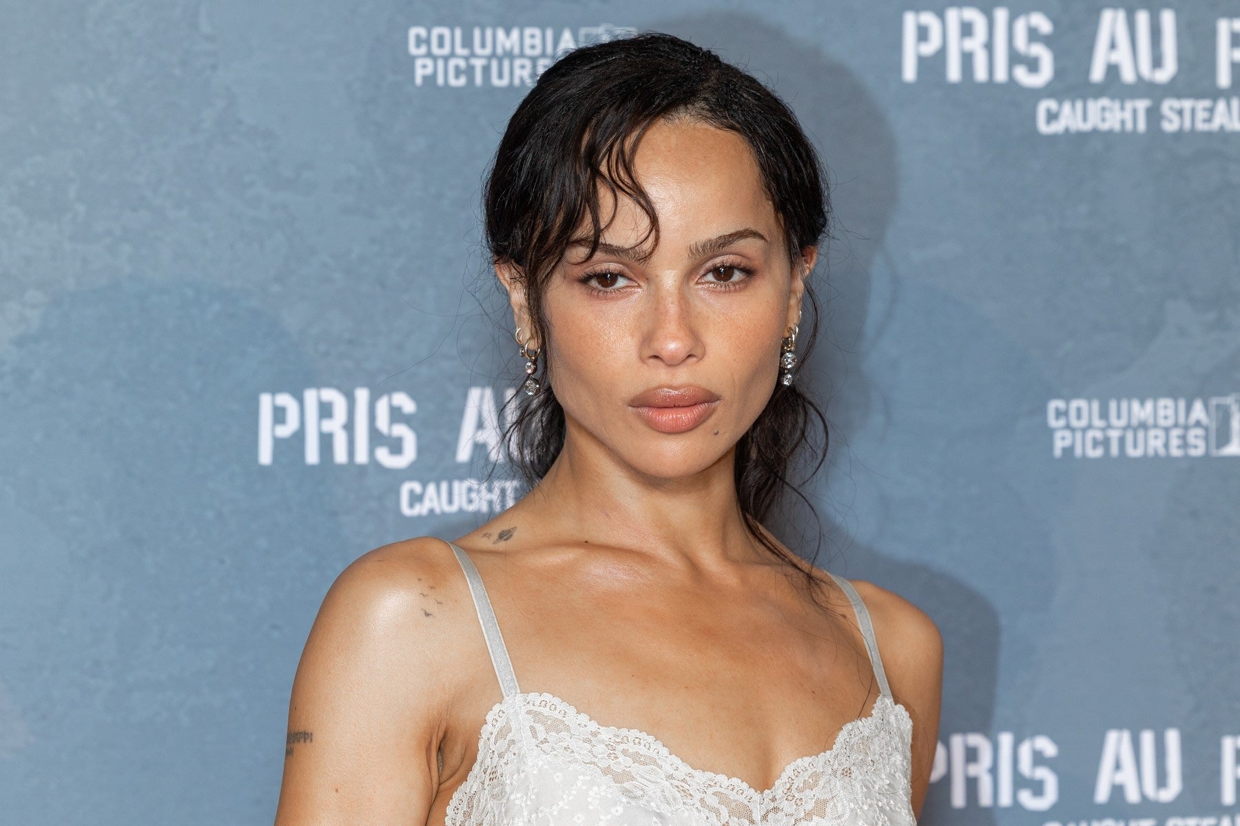 Jak ovládnout letní minimalismus podle Zoë Kravitz 