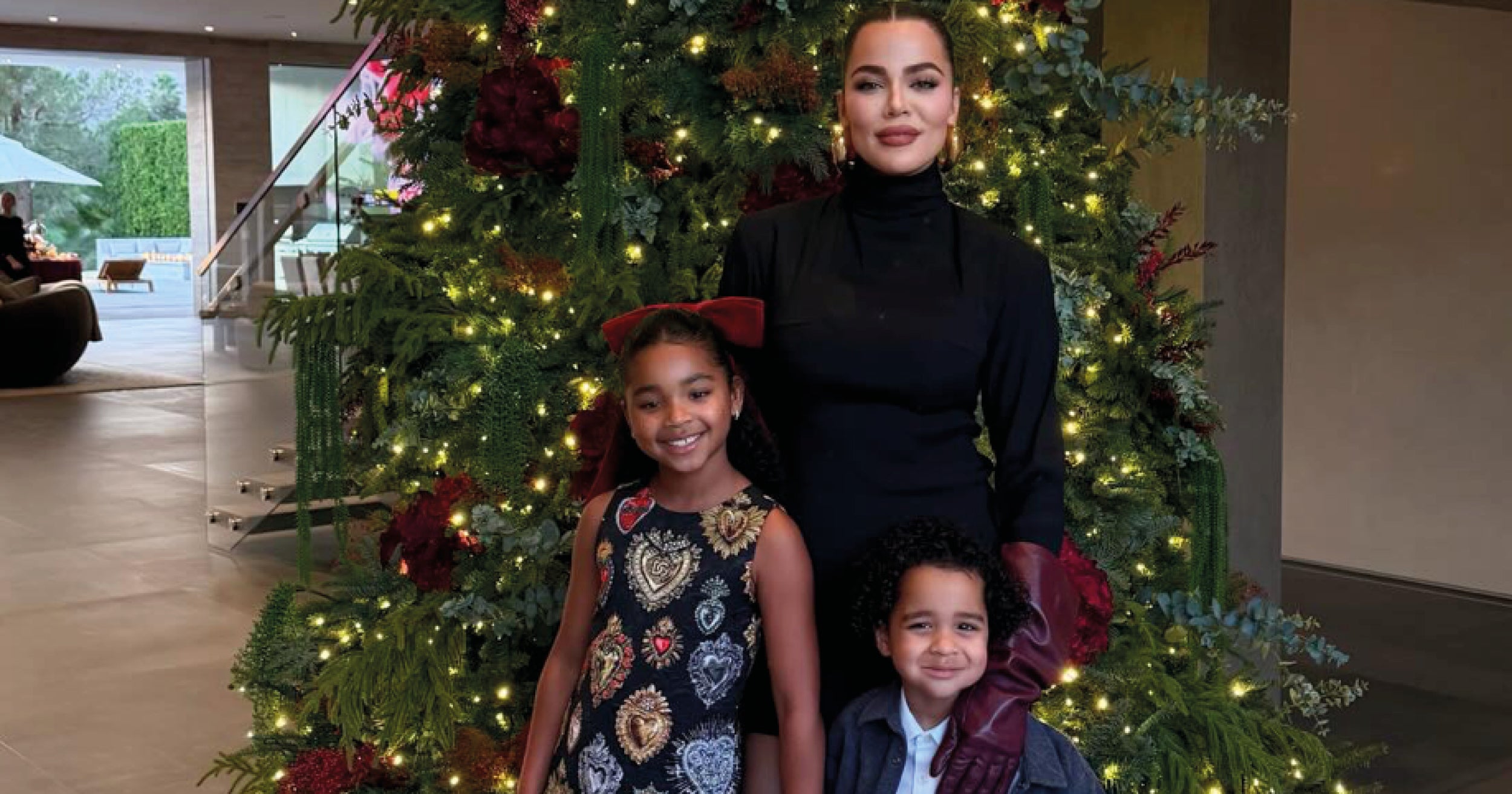 Co dělají celebrity u vánočního stromku? Tyhle momenty vás ohromí