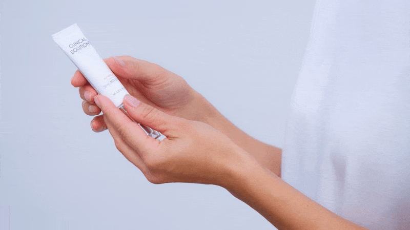 Mary Kay Clinical Solutions® Retinol 0.5 sérum nanášejte na tvář.