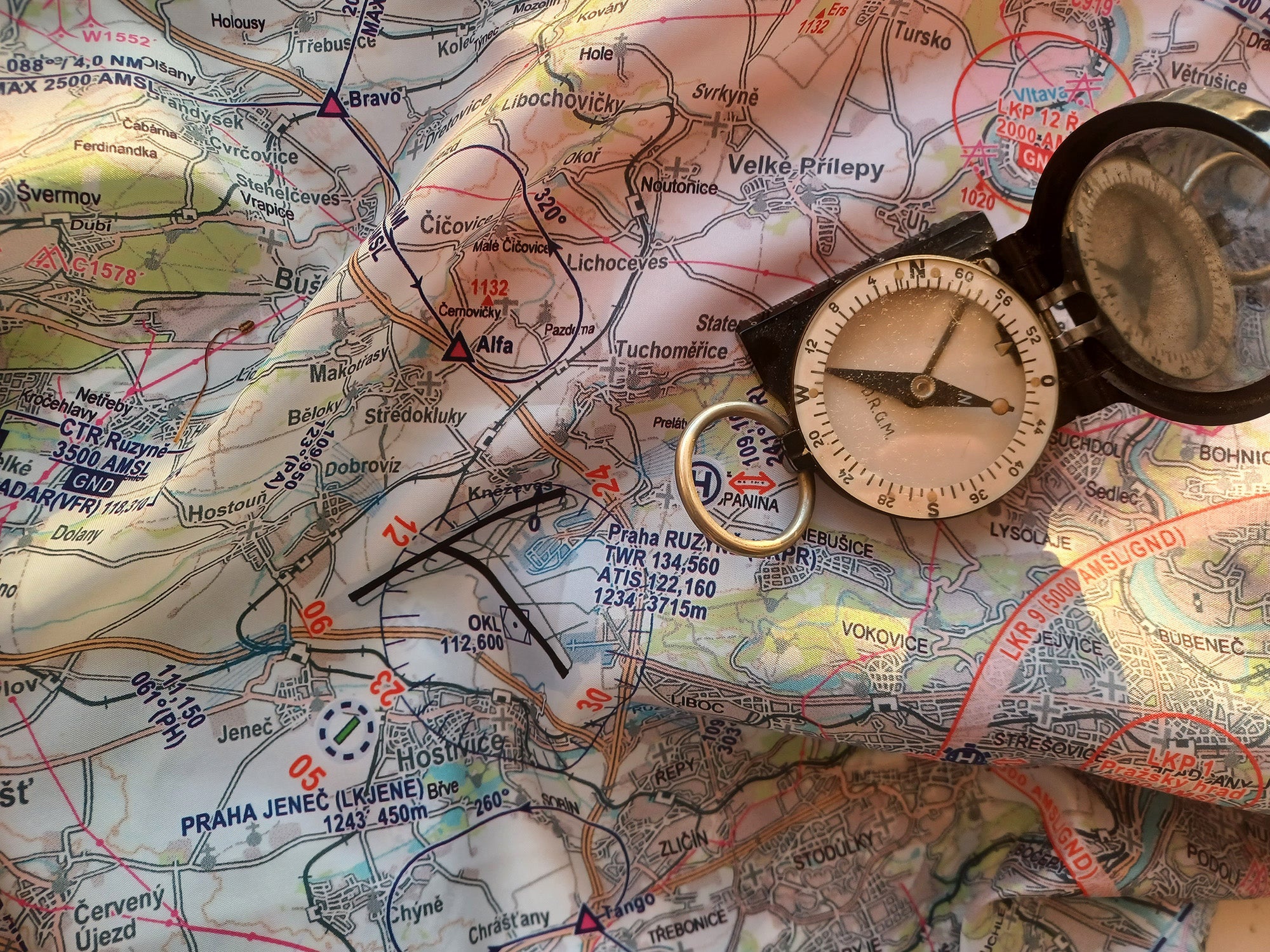 Pilotní šátek Okolí Prahy, PILOTNÍ ŠÁTKY, 555 Kč