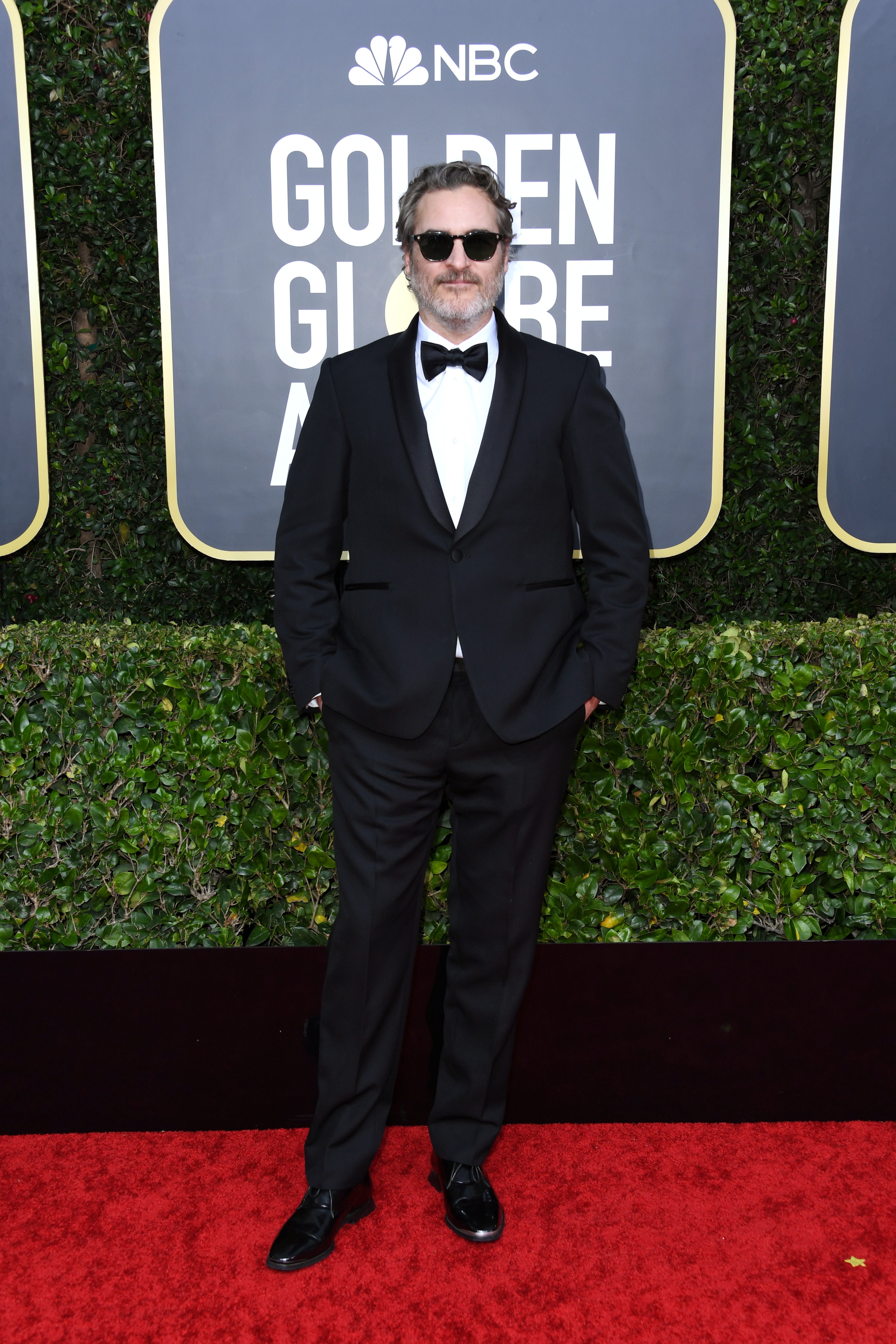 Joaquin Phoenix na Zlatých glóbech v obleku Stella McCartney, 2020 Joaquin Phoenix na Zlatých glóbech v obleku Stella McCartney, 2020