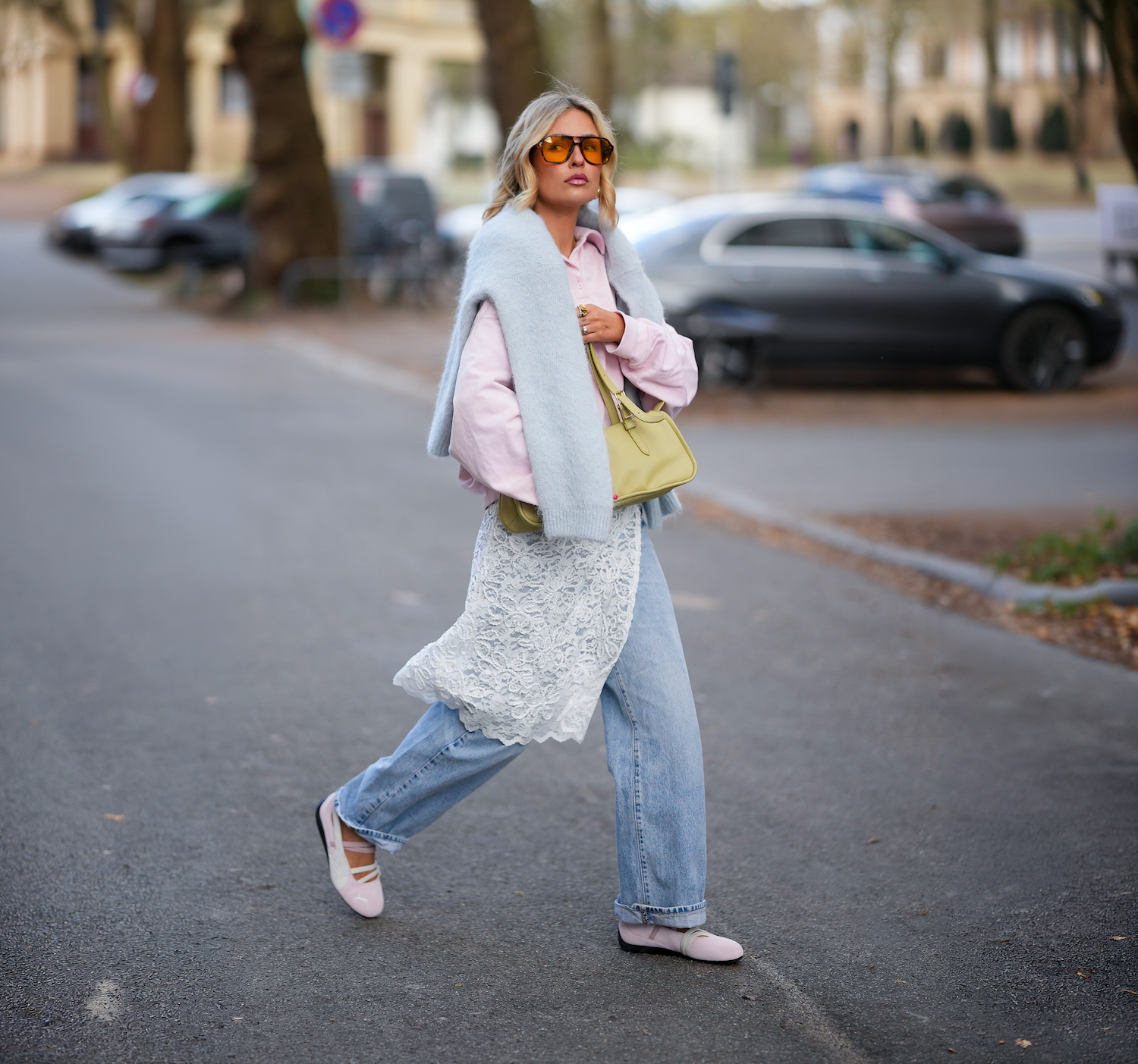 Nejkontroverznější boty sezony? Sneakeríny a jejich velký návrat