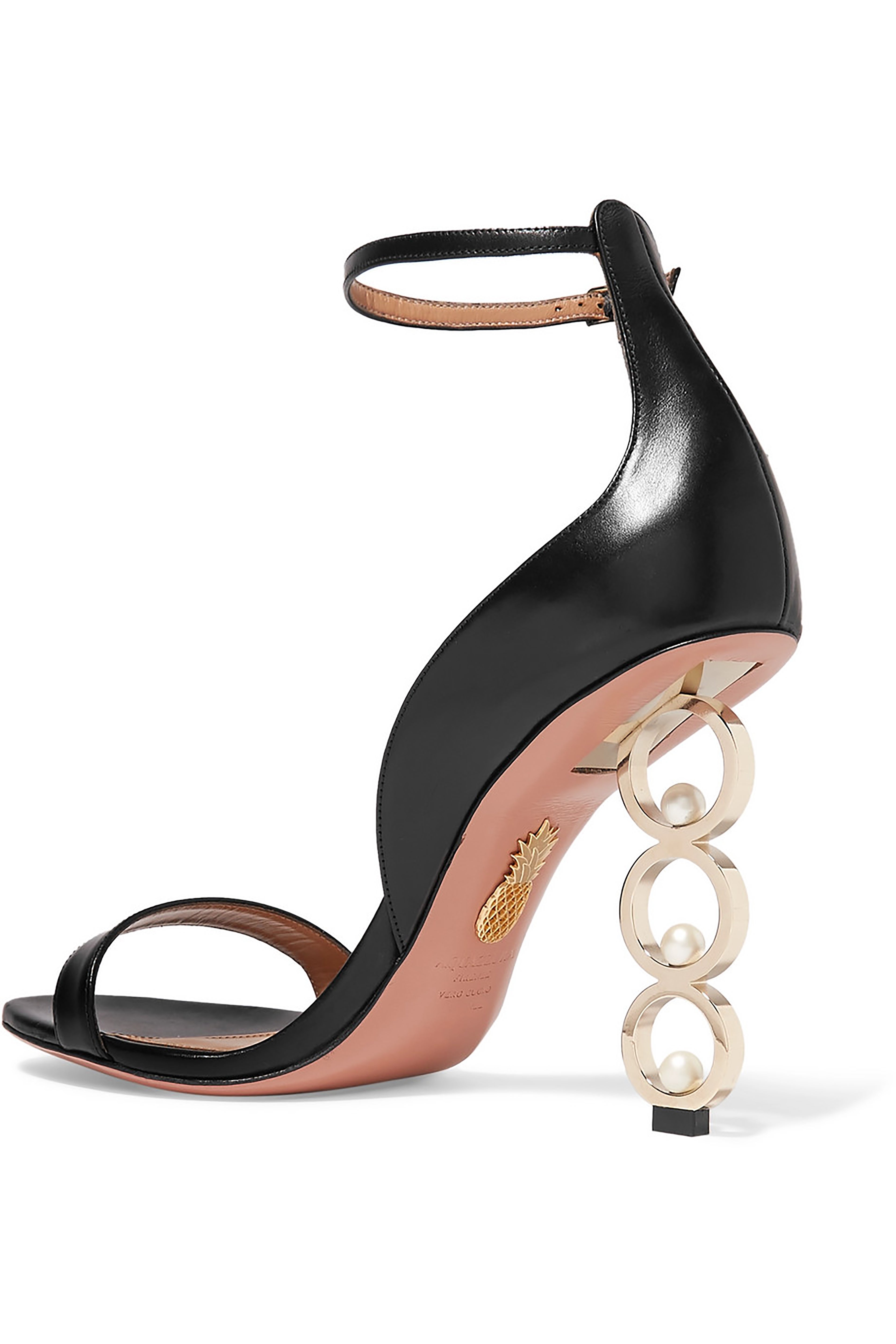 Model od Anissy Kermiche Autor: Archiv Aquazzura/Net-a-Porter