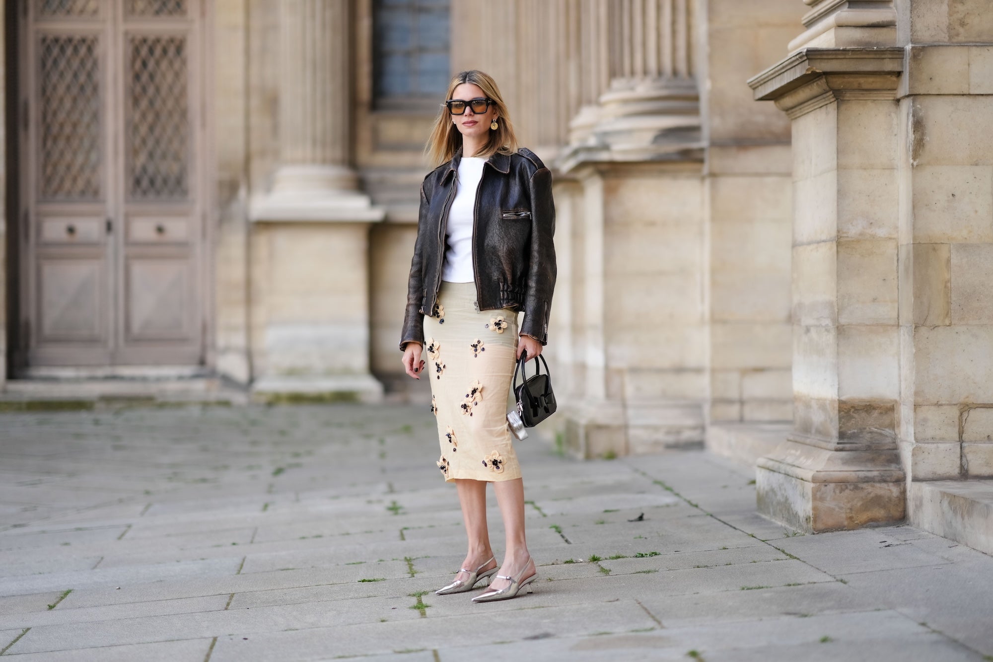 Jak stylovat rovnou sukni v délce midi 