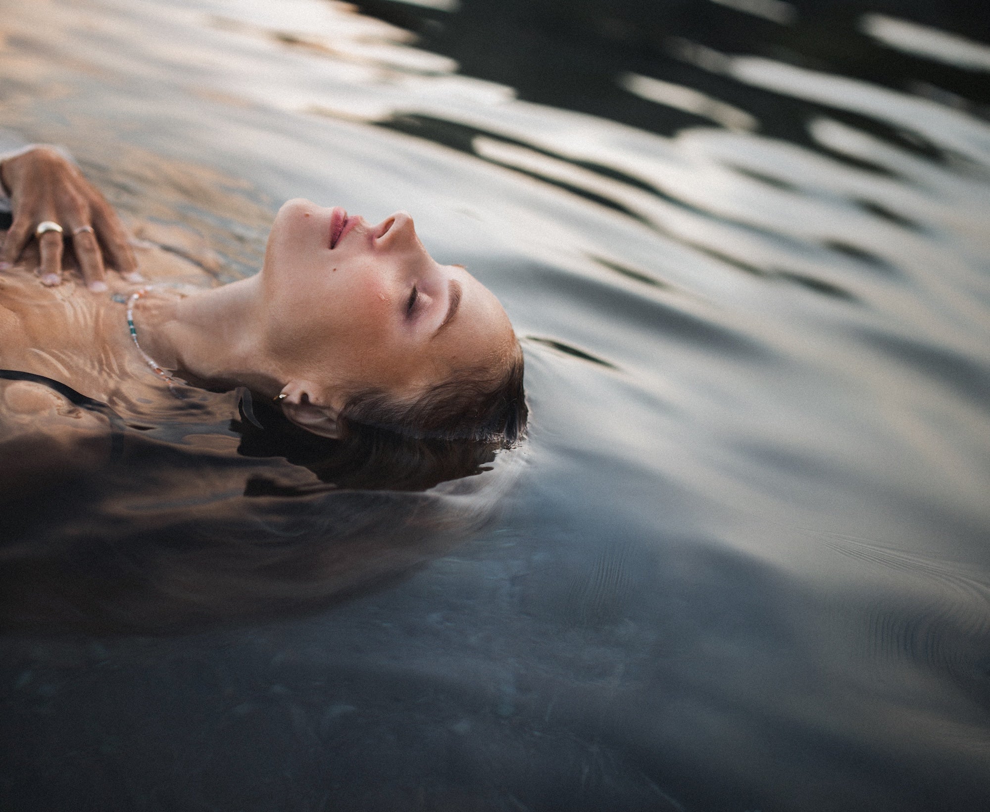 Co si dnes vezmete na sebe? Objevte nové vodní vůně, které fungují jako ten nejluxusnější doplněk