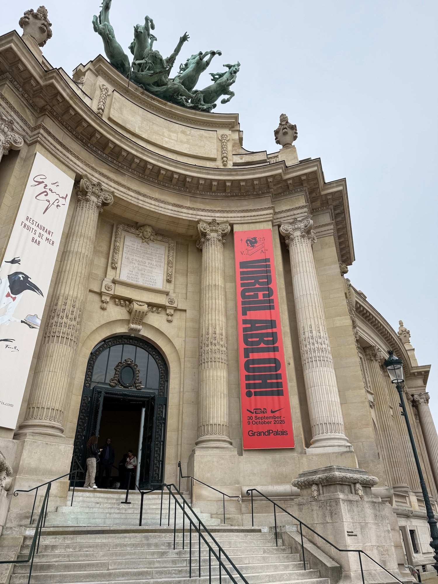 Móda, hudba, chaos. A výstava, která ukazuje, jak to všechno Virgil Abloh změnil