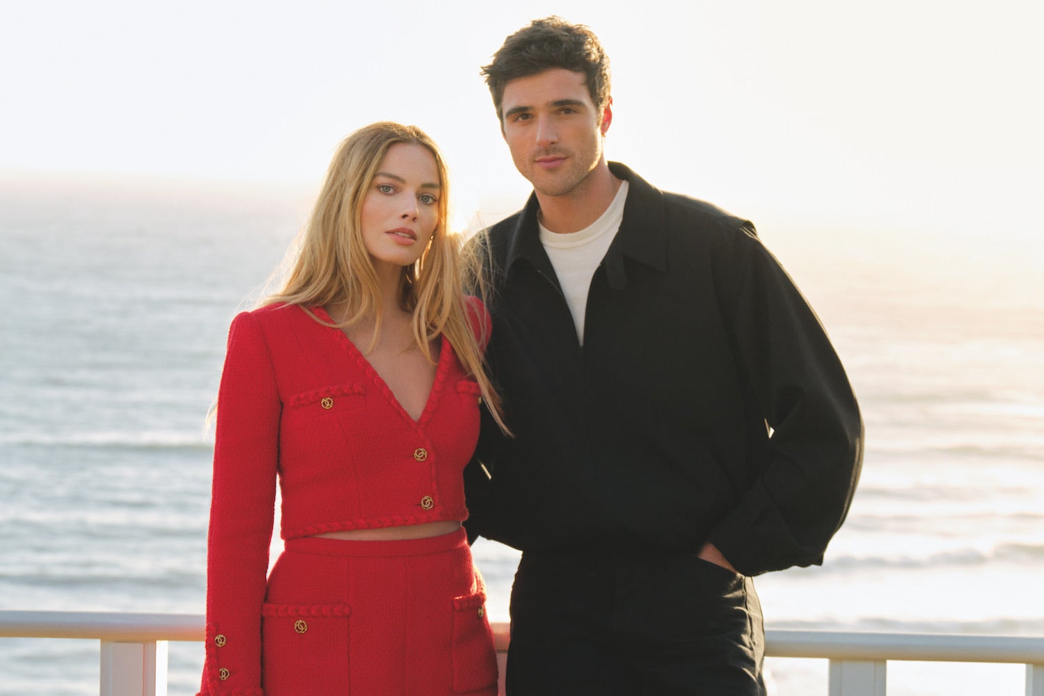 Margot Robbie a Jacob Elordi v zákulisí natáčení kampaně Chanel N°5