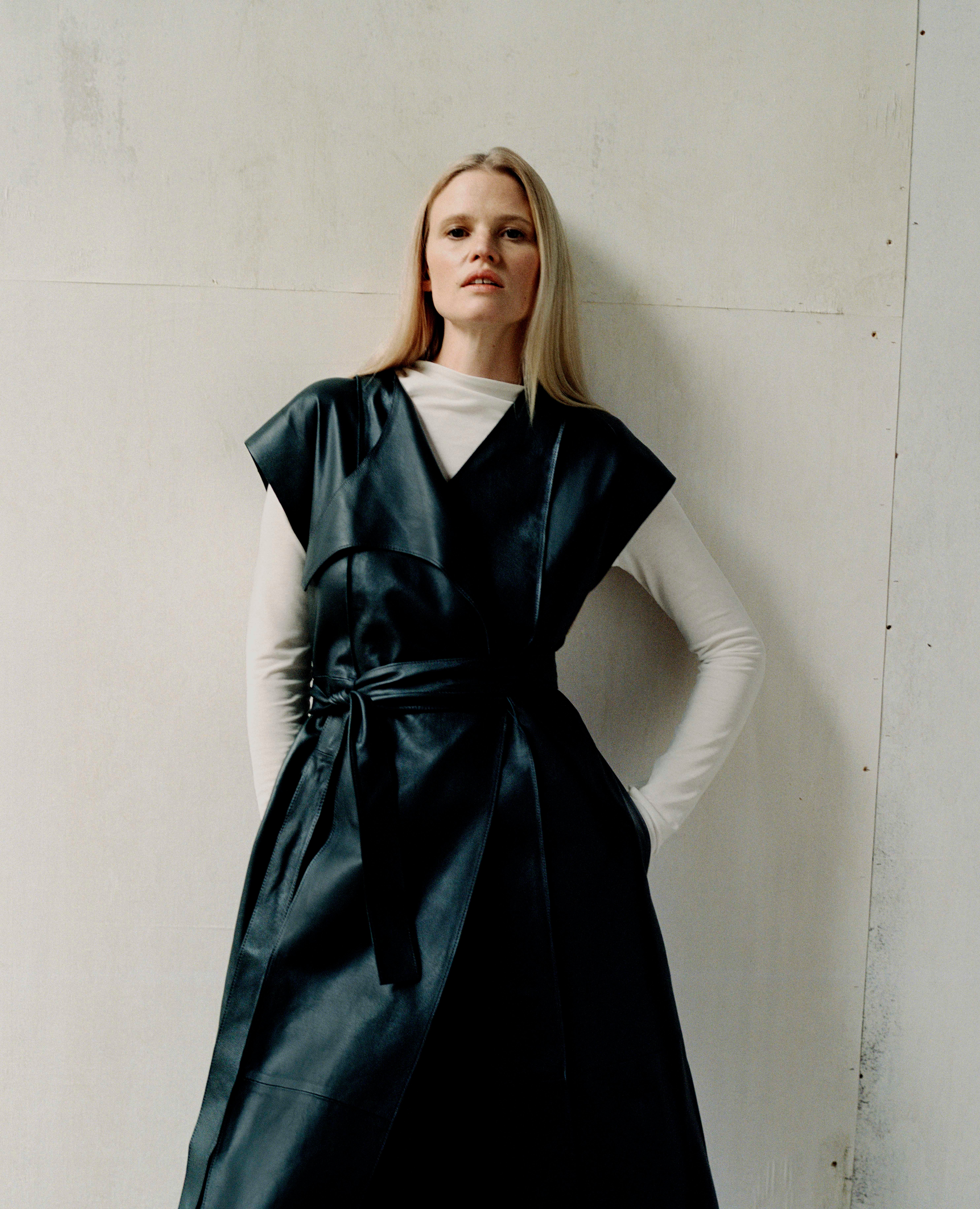 Lara Stone, COS Fall-Winter 2020 Lara Stone, COS Fall-Winter 2020