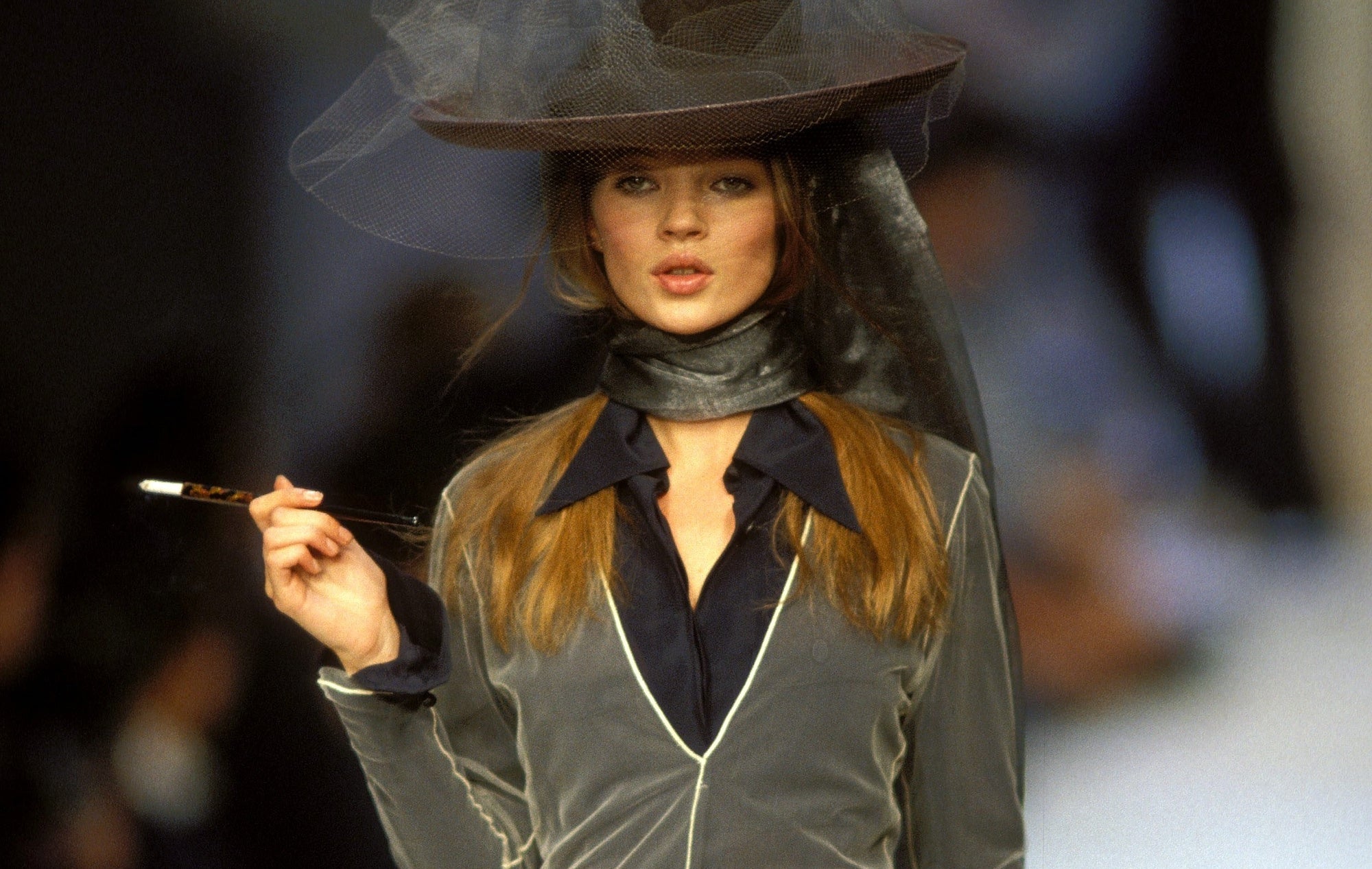 Co se takhle inspirovat módními návrháři a obléknout se na Halloween jako čarodějnice?