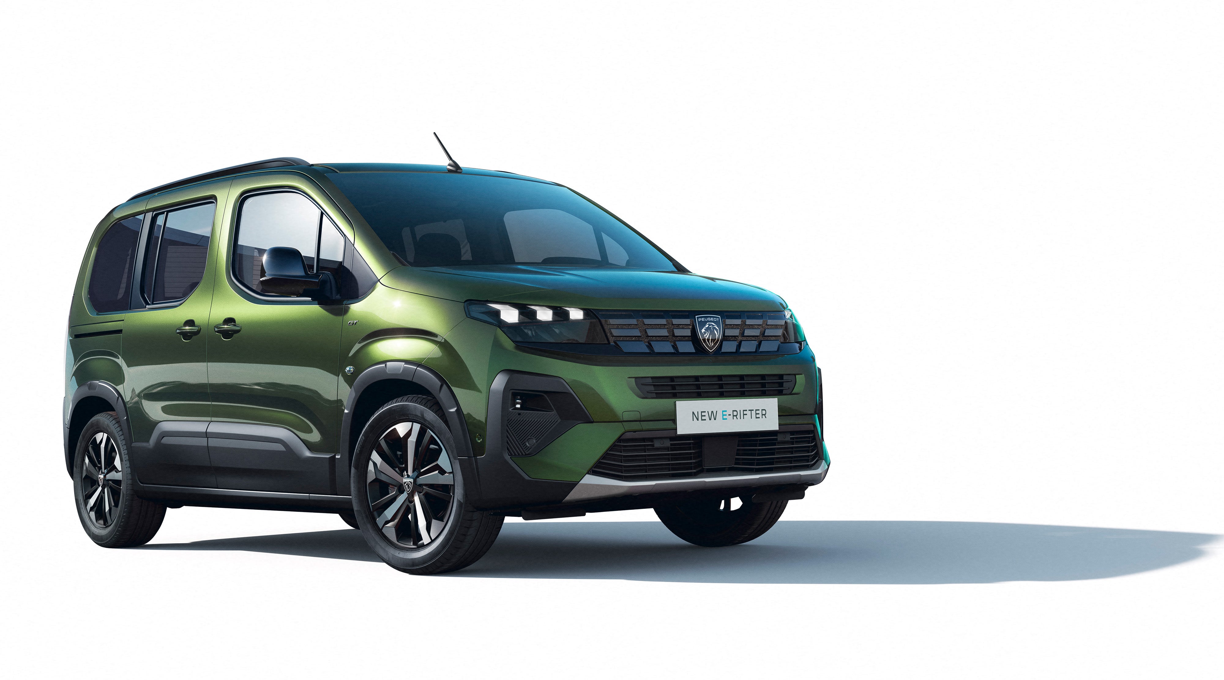 Nový Peugeot Rifter. Osobní dodávka není nic pro vás? Tak to jste ještě neokusili nekonečnou praktičnost Peugeotu Rifter. Zvládne pohodlně převézt až sedm osob, kola, obří nákupy i připravenou zeleň na zdobení chalupy. Nyní navíc i s dieselovým motorem, nadstandardní výbavou a hlavně akční cenou 595 000 Kč (+ 5letá záruka),, PEUGEOT, prodává Peugeot #voguepromotion