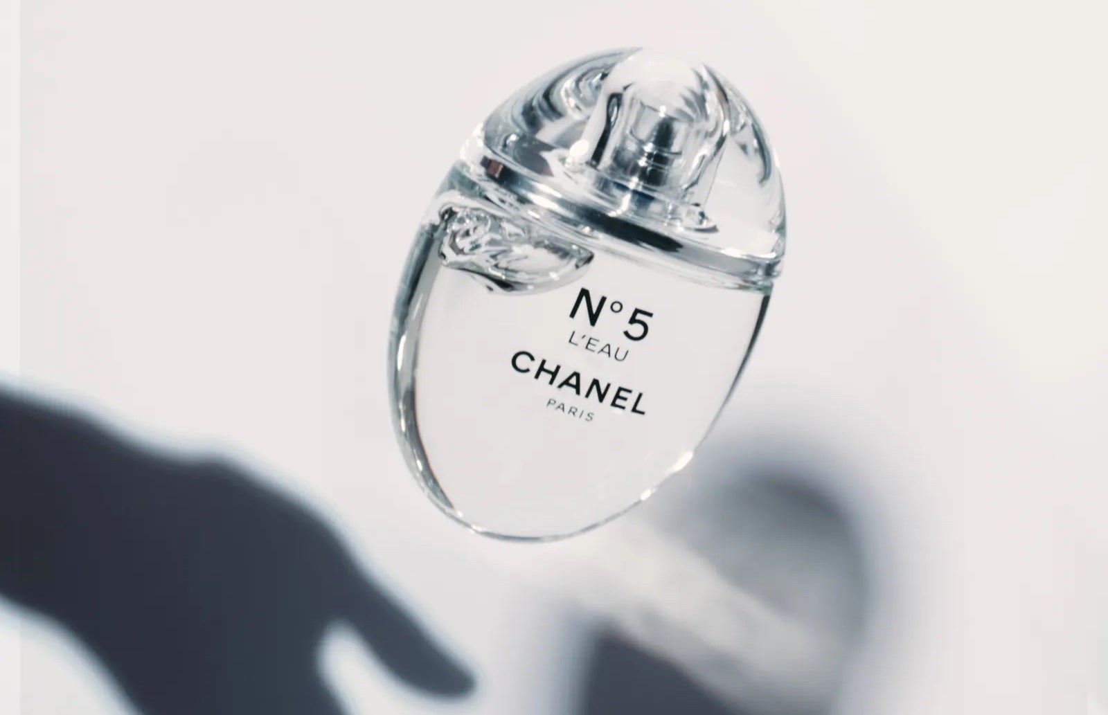 Nová lahvička Chanel No. 5 L'Eau Drop je inspirována Marilyn Monroe