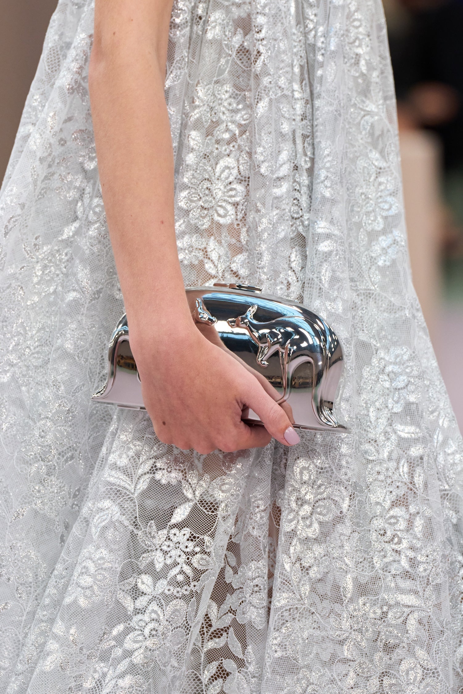 Od Bottega Veneta po Dior: Pevná psaníčka vládnou létu