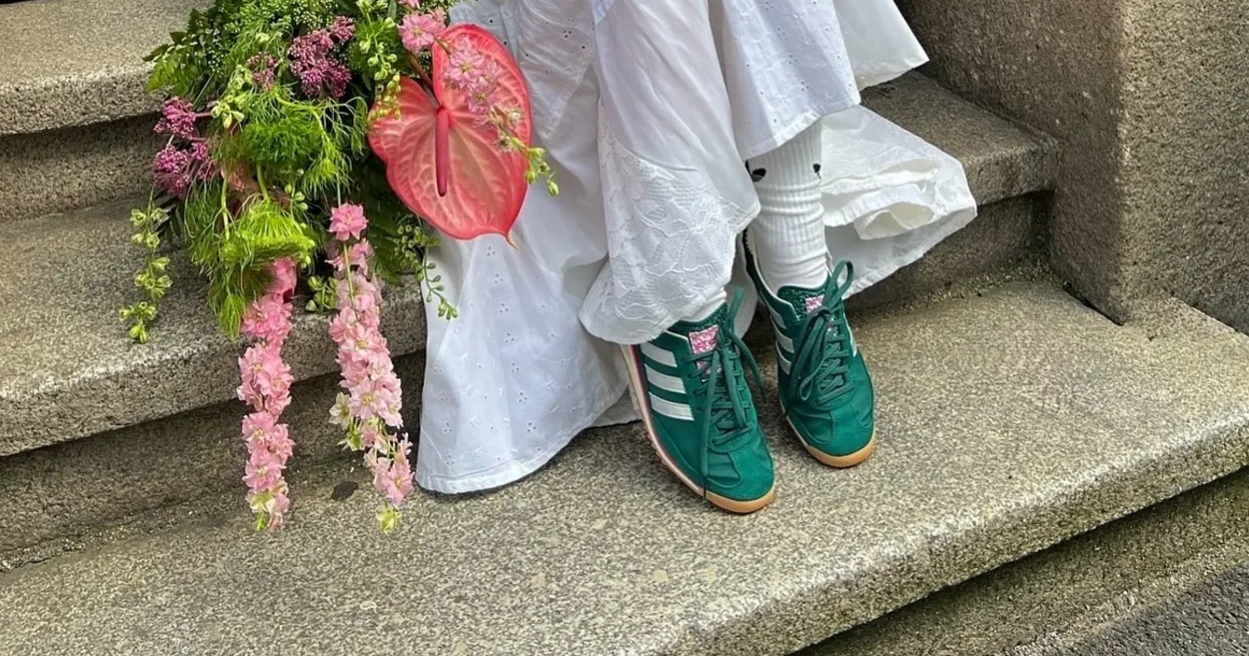 Léto patří maxisukním a teniskám. Ukážeme vám, jak je kombinovat