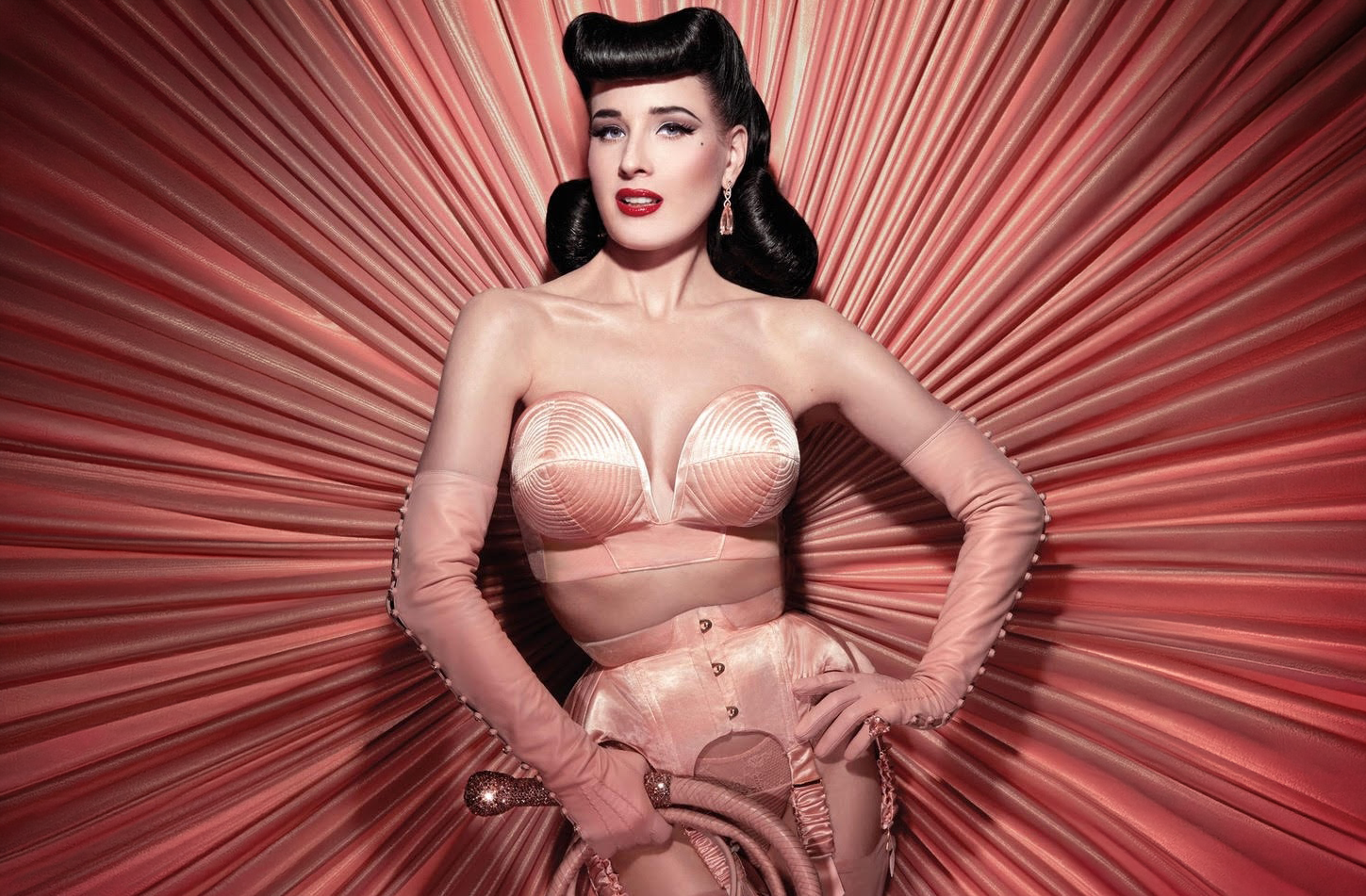 Korzet z vás udělá bohyni aneb Slušná dívka občas omdlí