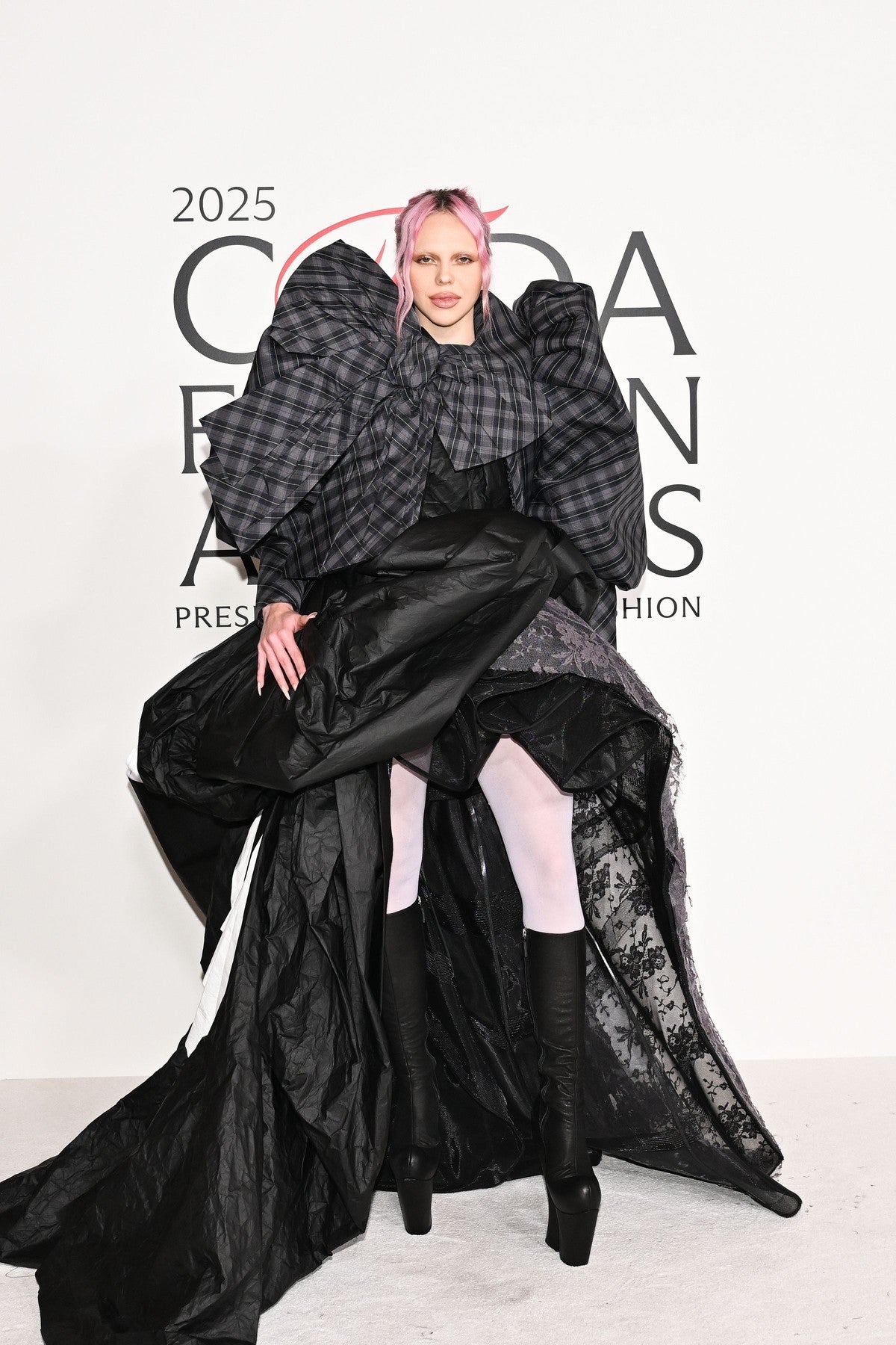 Adéla Jergová na CFDA 2025 v New Yorku, 3. listopadu 2025