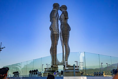 Pohyblivé sochy Ali & Nino