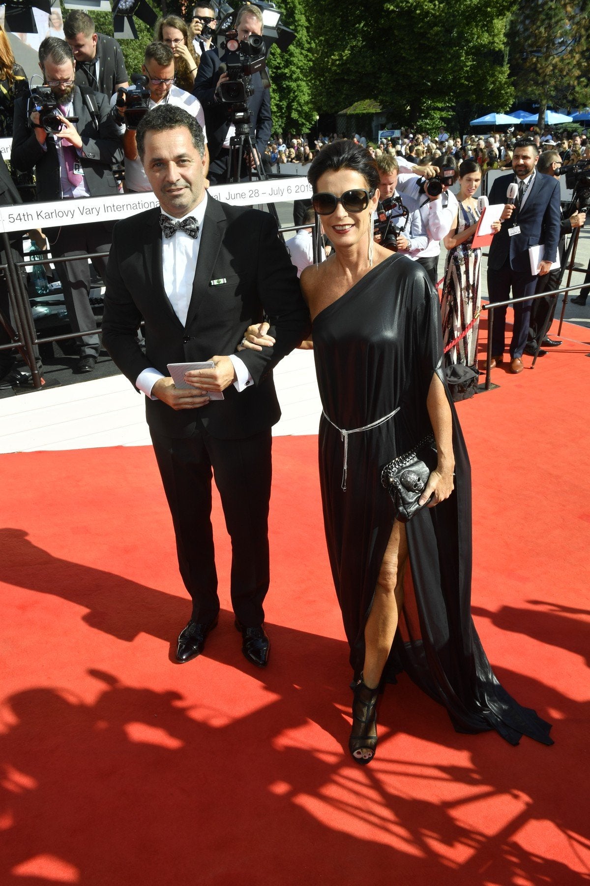 Martin Dejdar v obleku Feratt a jeho žena Daniela v šatech od Yvony Leitner Autor: Profimedia