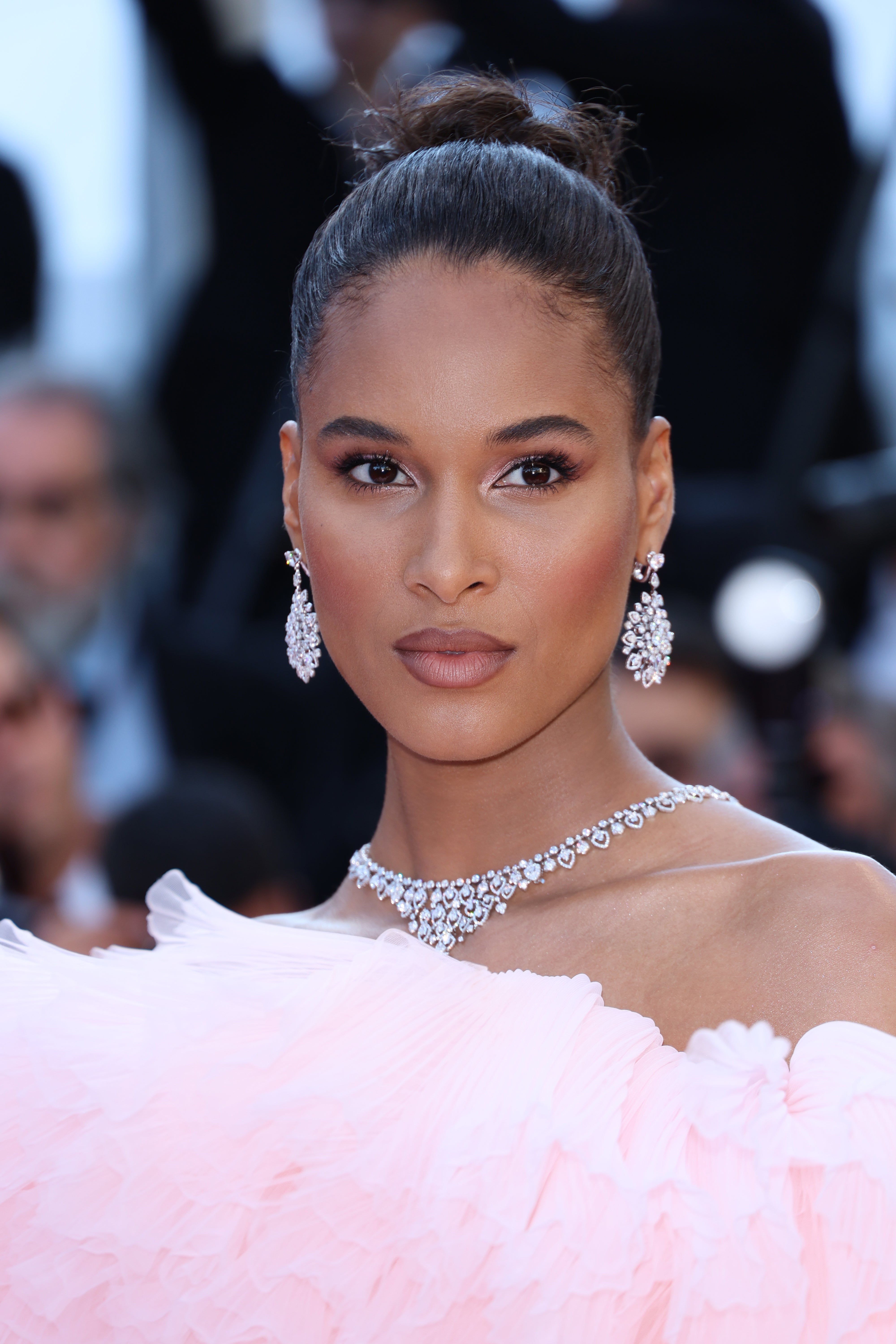 L’Oréal Paris řasenka False Lash Bambi Extra Black, 329,90,- CZK/ 12,99,- EUR, L’Oréal Paris rtěnka v tužce Infallible Matte Lip Crayon, 279,90,- CZK / 10,99,- EUR, L’Oréal Paris tužka na oči Age Perfect Creamy Waterproof Eyeliner 239,90,- CZK / 12,29,- EUR L’Oréal Paris řasenka False Lash Bambi Extra Black, 329,90,- CZK/ 12,99,- EUR, L’Oréal Paris rtěnka v tužce Infallible Matte Lip Crayon, 279,90,- CZK / 10,99,- EUR, L’Oréal Paris tužka na oči Age Perfect Creamy Waterproof Eyeliner 239,90,- CZK / 12,29,- EUR