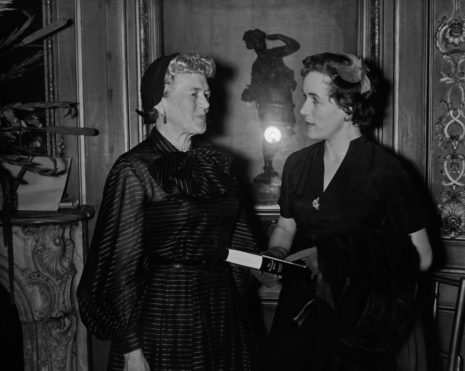 Bohémská Caresse Crosby vysvobodila ňadra z korzetu a pařila s literáty