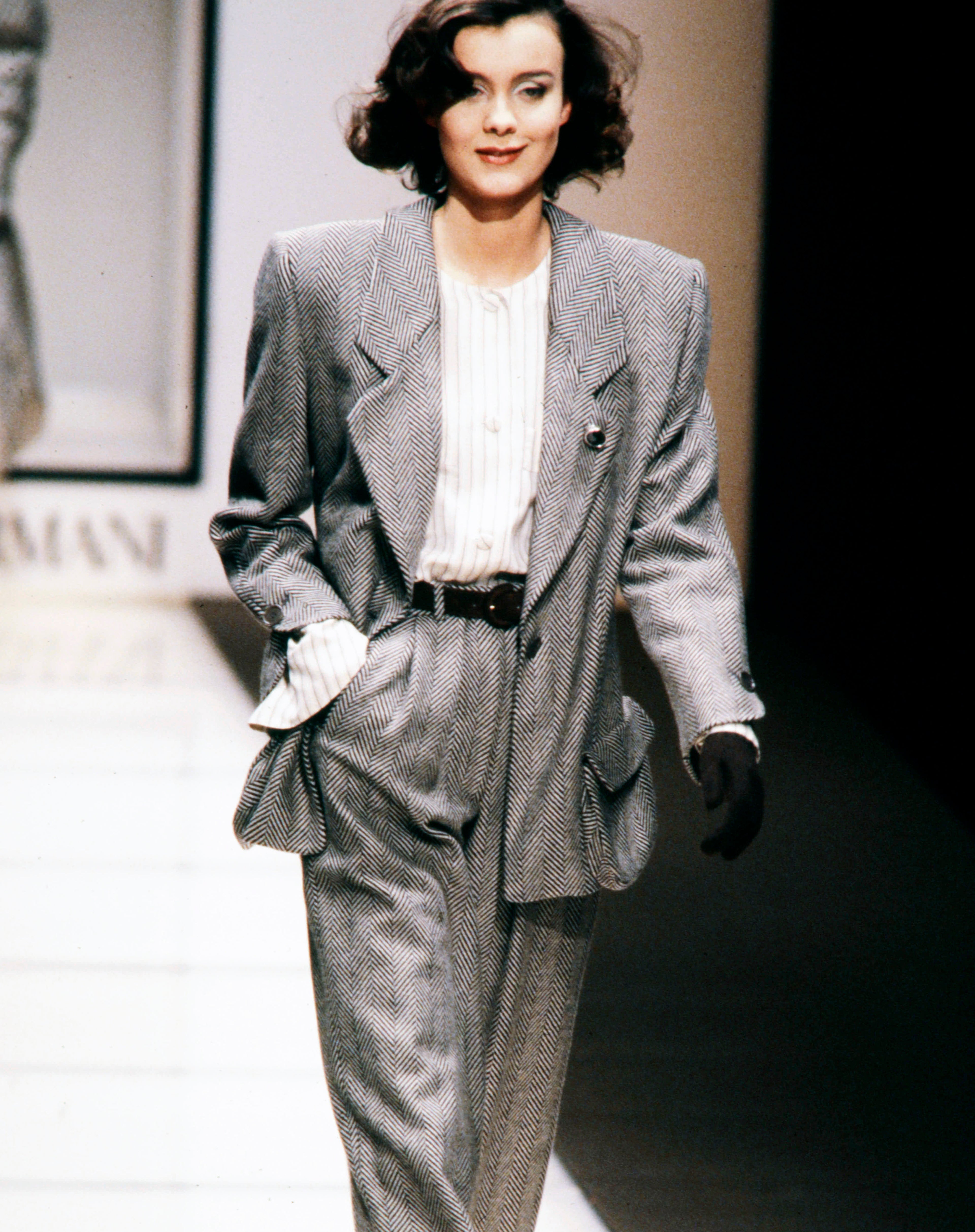 Osmdesátky se letos vrací v podobě maximalistických i klasických kalhot Osmdesátky se letos vrací v podobě maximalistických i klasických kalhot