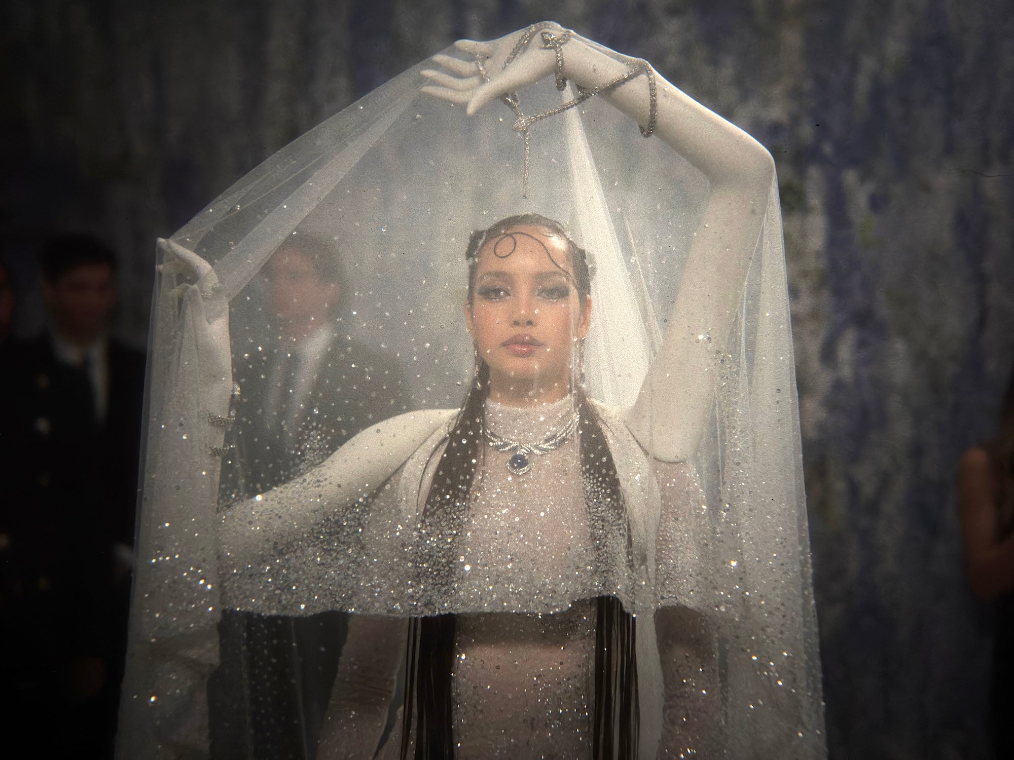 Met Gala 2026: nečekaný trend večera? Ruce jako hlavní doplněk