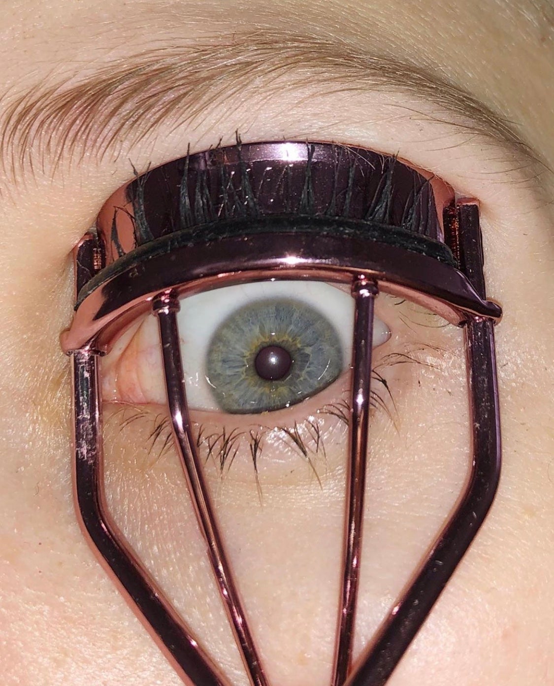 Autor: Eszter Magyar @makeupbrutalism