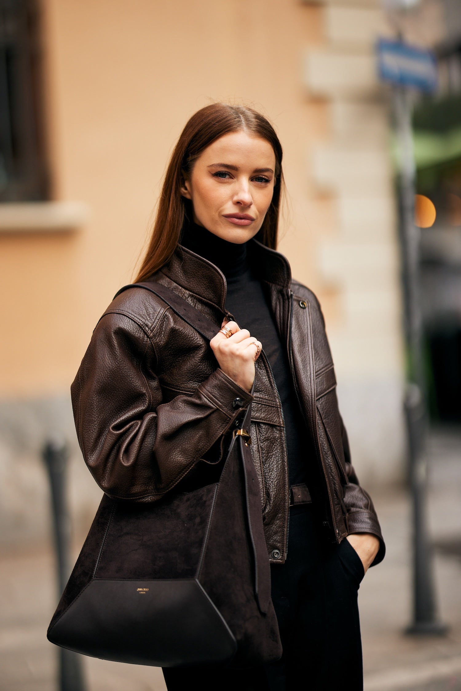 Hledáte krásnou a prostornou tašku do práce, do které se vejde i počítač? Našli jsme ideální modely 