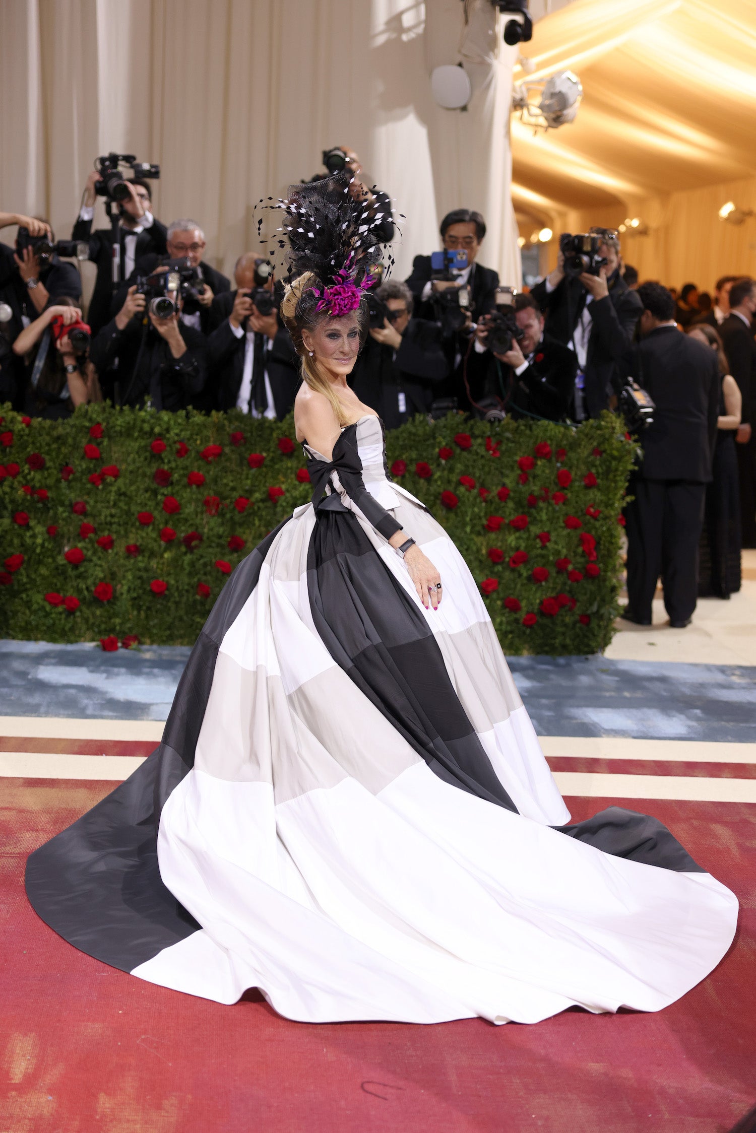 Sarah Jessica Parker v šatech Christopher John Rogers a klobouku Philip Treacy, Met Gala 2022