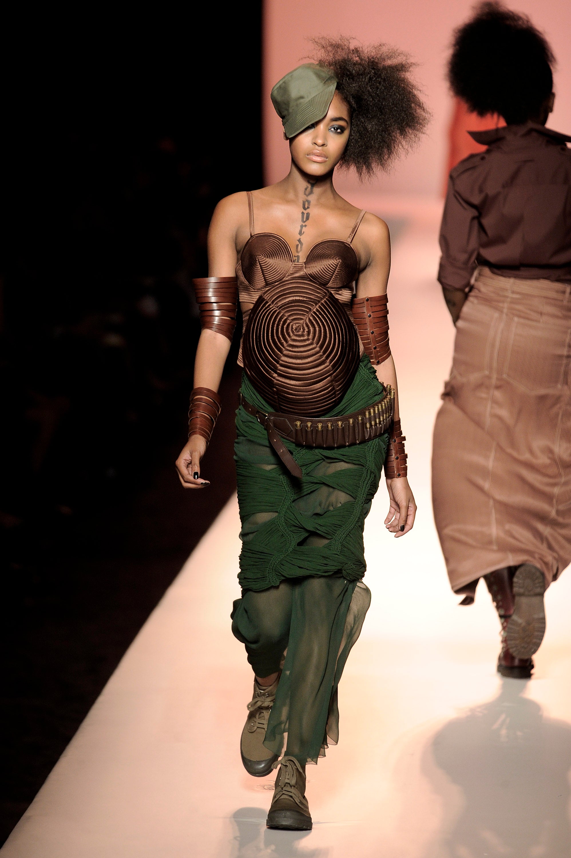 Jourdan Dunn na přehlídce Jean Paul Gaultier, 2009