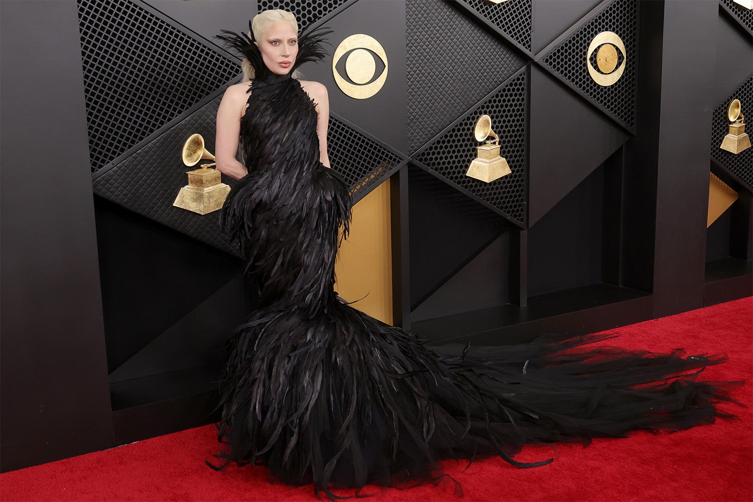 Lady Gaga jako černá labuť. Jeden z nejvýraznějších módních momentů Grammy 2026