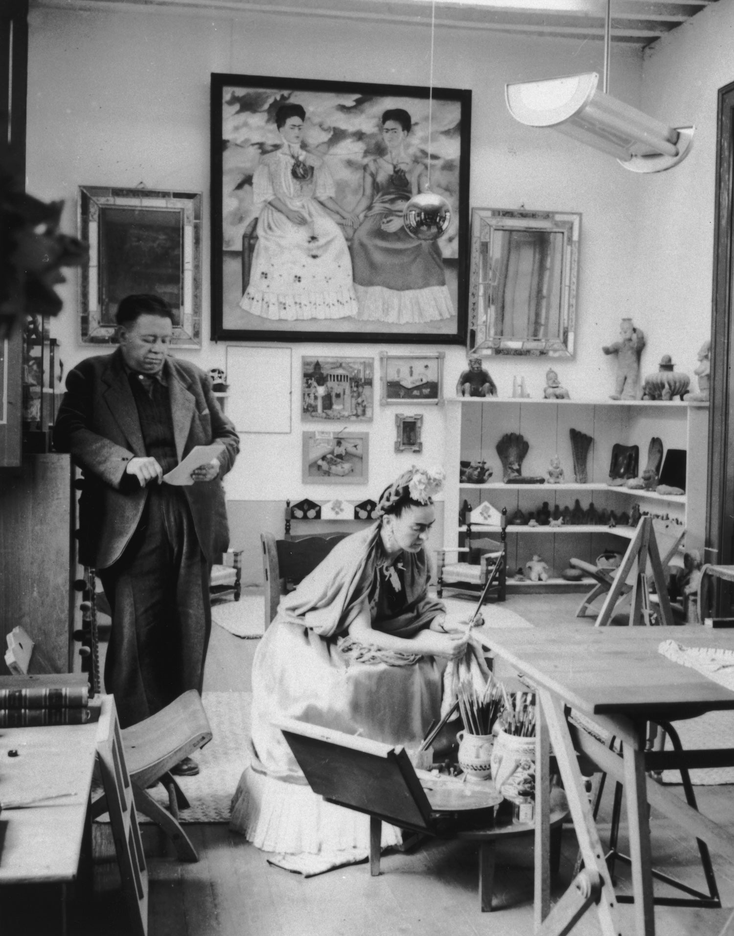 Diego Rivera a Frida Kahlo ve studiu