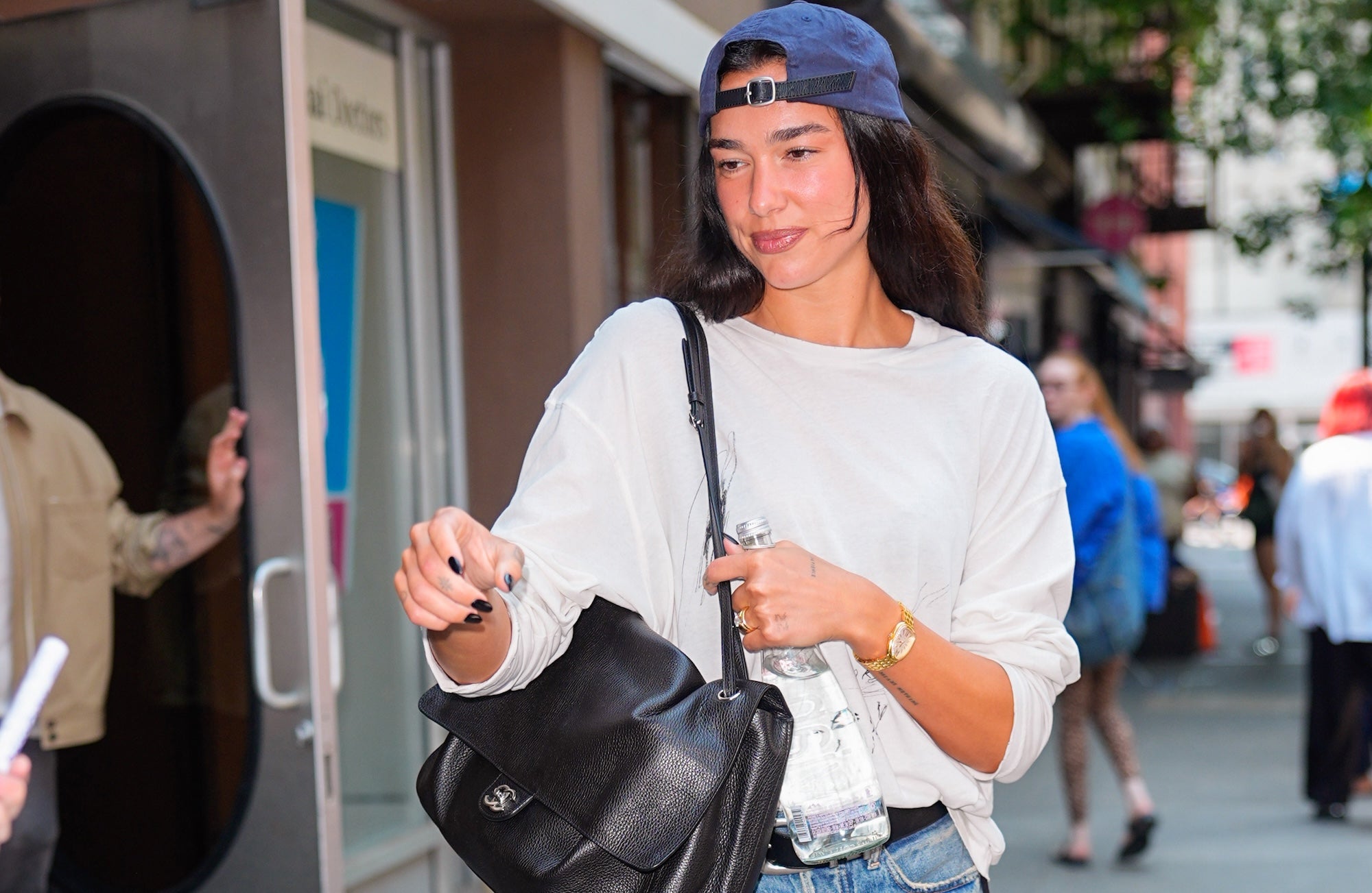 Dua Lipa vrací do hry trend, který jsme milovali v devadesátkách i na začátku milénia. A teď znovu