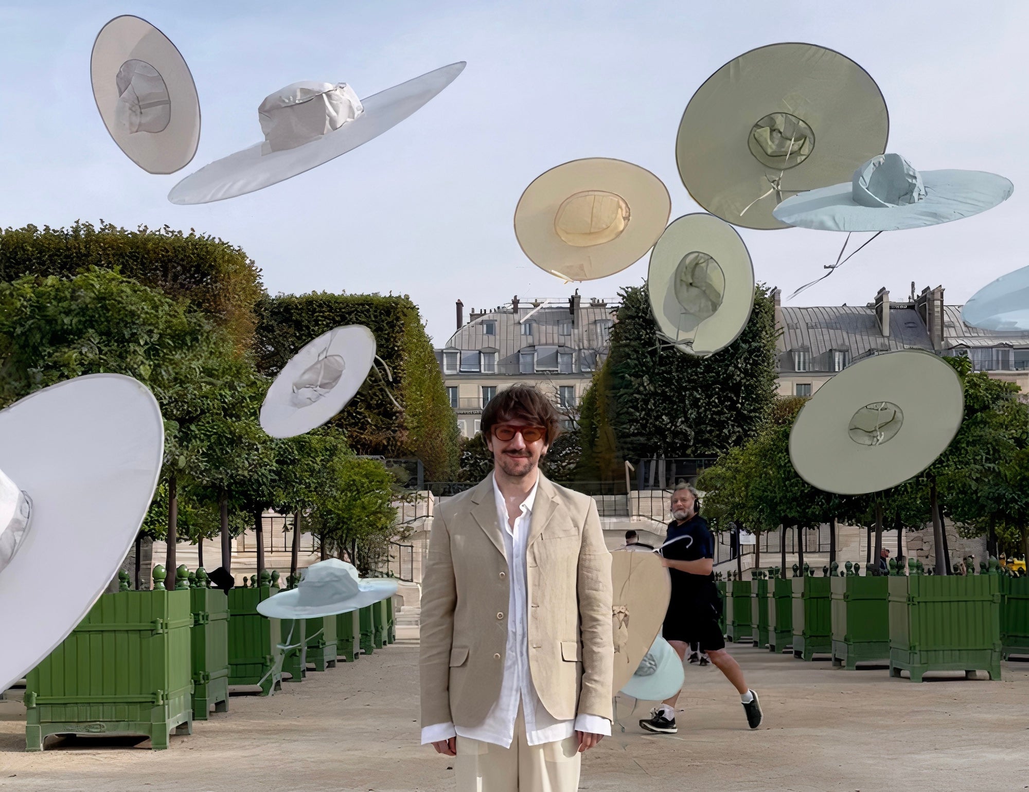 Zapomeňte na kabelky. Nejvlivnější doplněk současnosti je klobouk