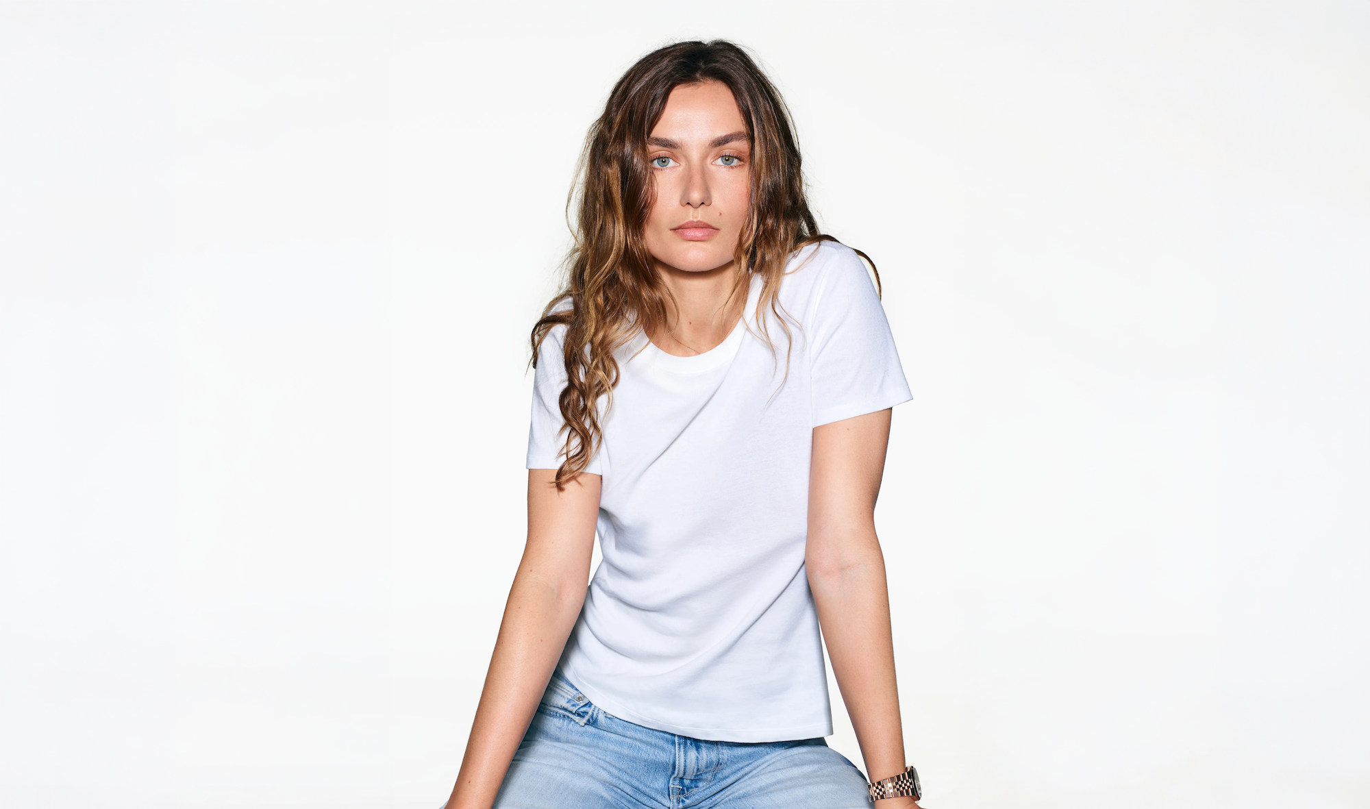 26 nejlepších bílých triček pro ženy na jaro 2026