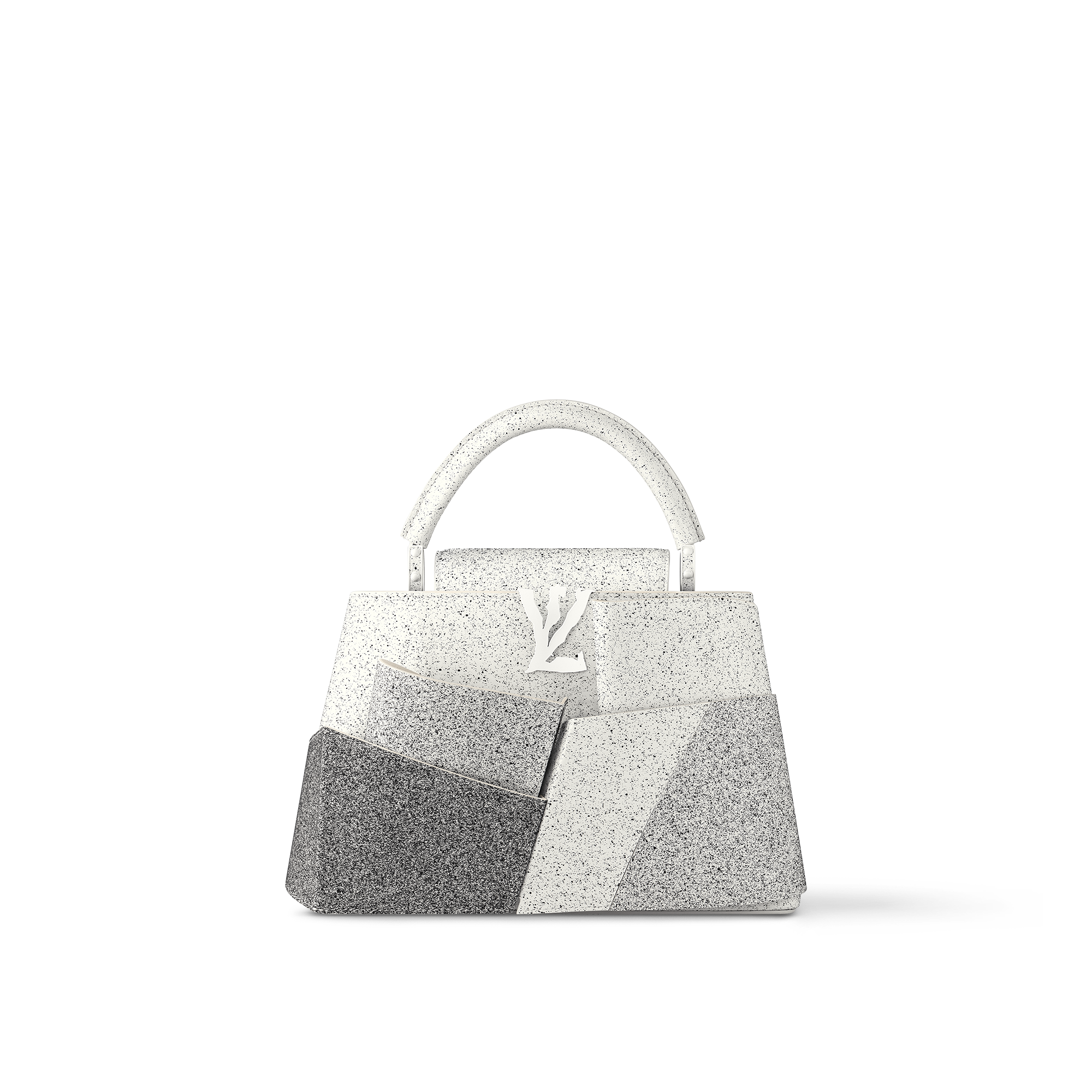 CAPUCINES MM CONCRETE POCKETS: Linie, úhly i samotná forma kabelky evokují podstatu jedinečné architektonické perspektivy Franka Gehryho. Povrch z teletiny pracuje s moderním 3D potiskem, který zpodobňuje textury a tóny konkrétních budov, například Guggenheimova muzea v Bilbau či Koncertního sálu Walta Disneyho v Los Angeles.