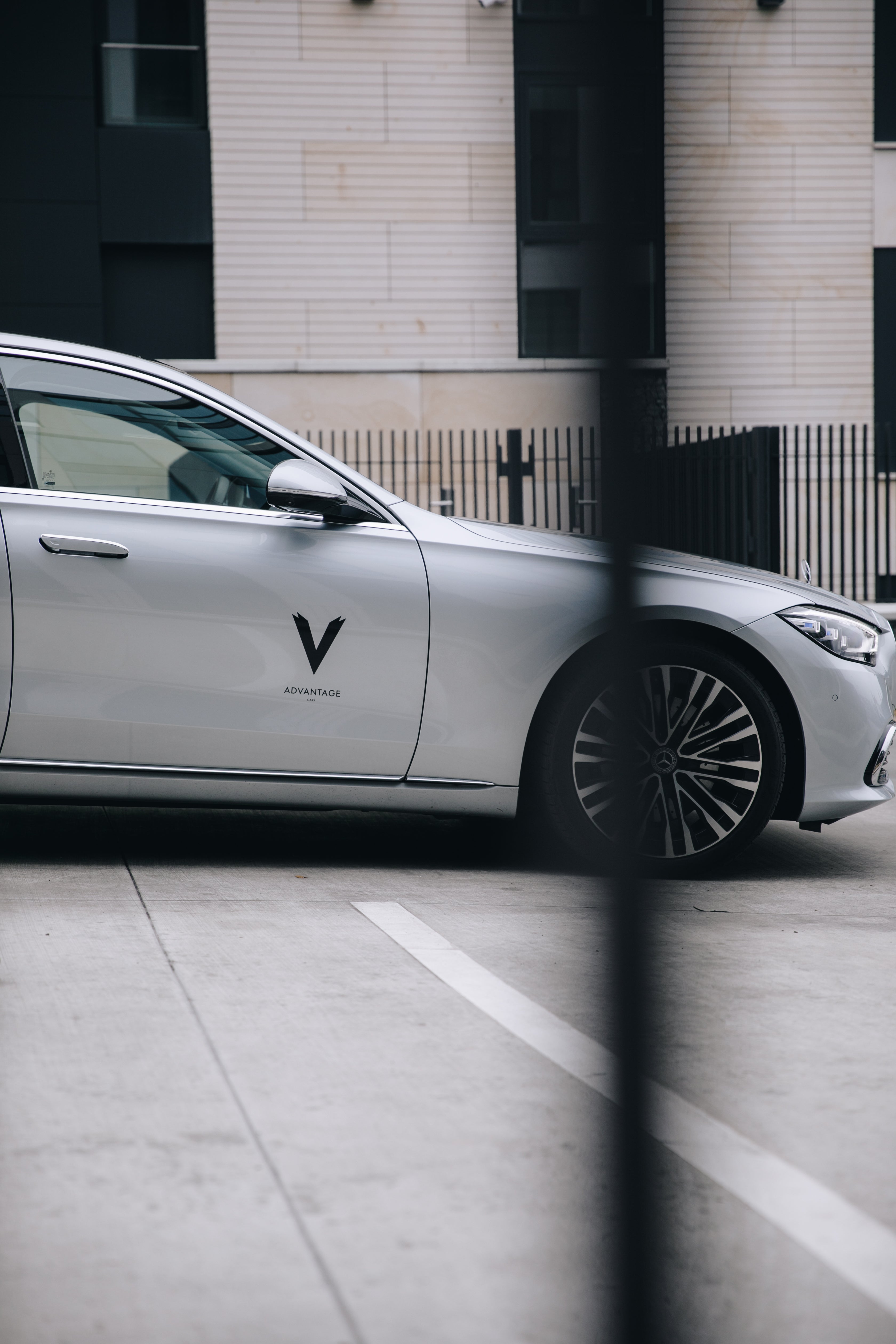 Hlavní speaker Vogue Live, Maye Musk, dorazila na konferenci v limuzíně Mercedes-Benz S-class od Advantage cars, 31. března 2022