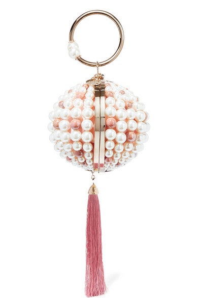 Kabelka do ruky zdobená perlami a střapcem, Rosantica, prodává Net-A-Porter, 992 €