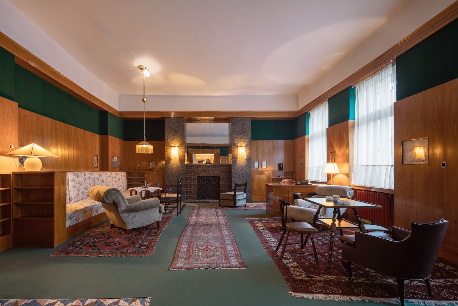 Zatracované Loosovy interiéry v Plzni: Jak se staly architektonickým klenotem