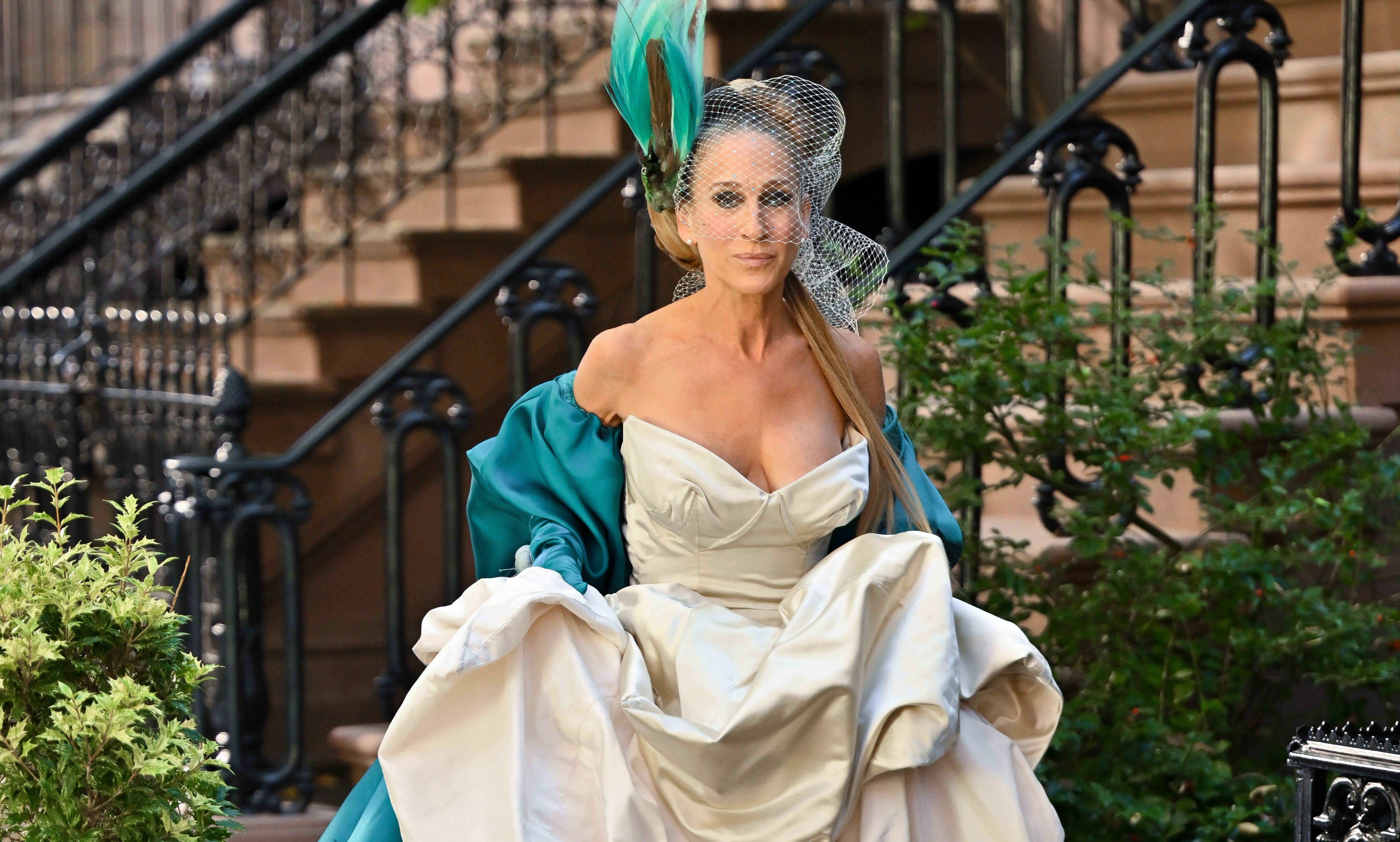 Carrie Bradshaw a její svatební šaty od Vivienne Westwood opět na scéně