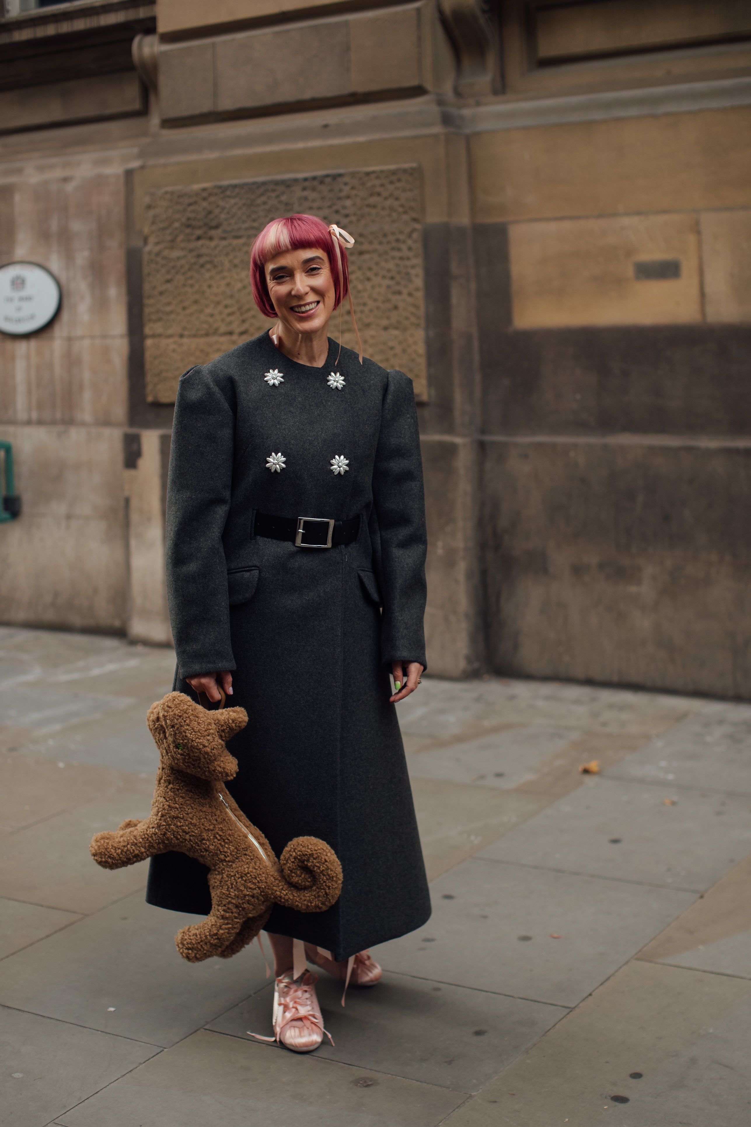 Nejjemnější trend jara 2026? Rozhodně saténové tenisky