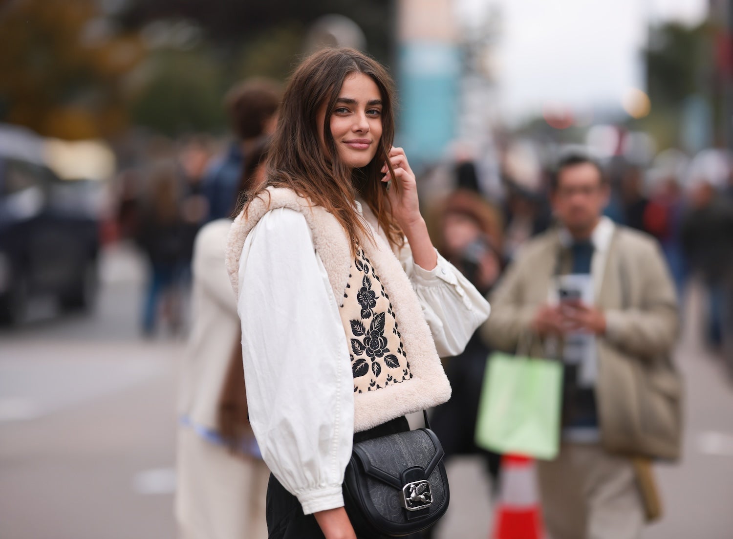 
Budiž vesta! Letos na jaře se vrací a nosí se ležérně