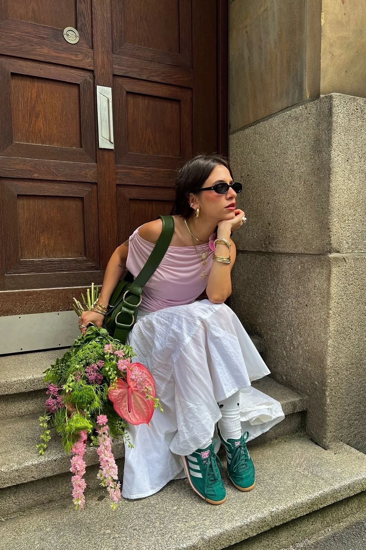 Léto patří maxisukním a teniskám. Ukážeme vám, jak je kombinovat