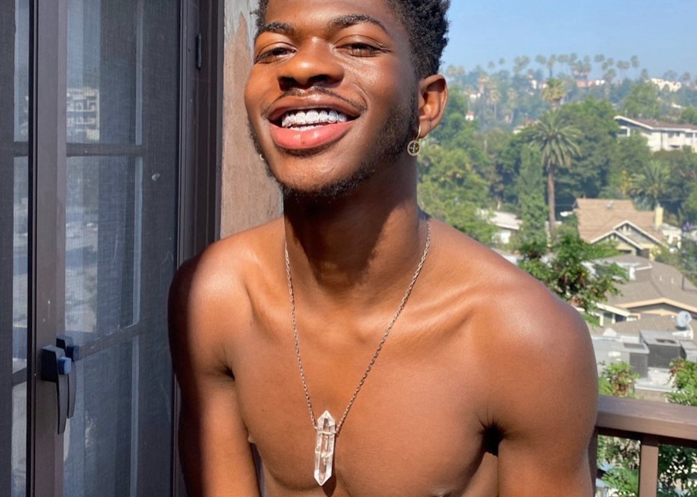 Rapper Lil Nas X prozradil tajemství zářivé pleti ve třech krocích