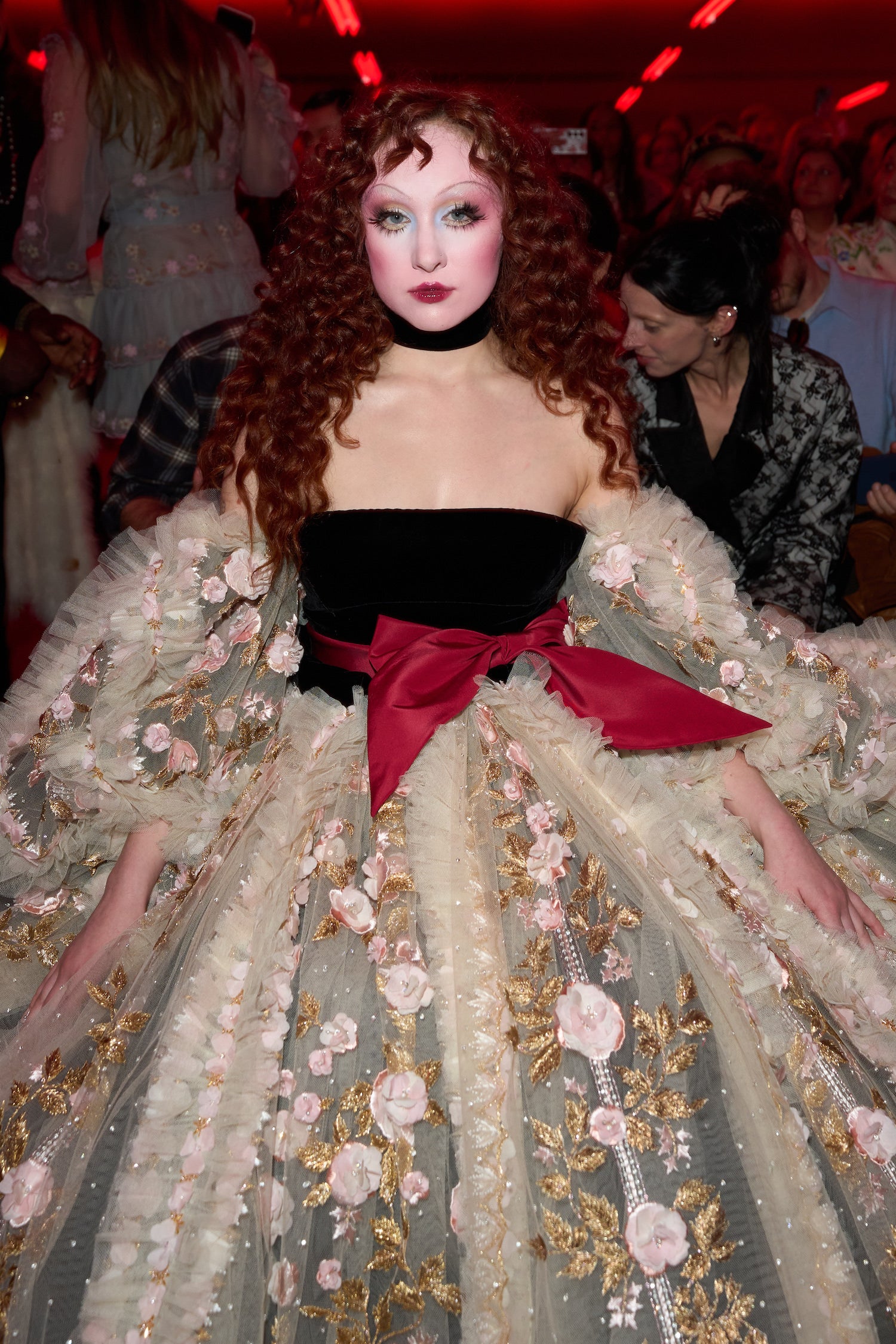 Chappell Roan: drama queen z amerického Středozápadu královnou pařížského fashion weeku