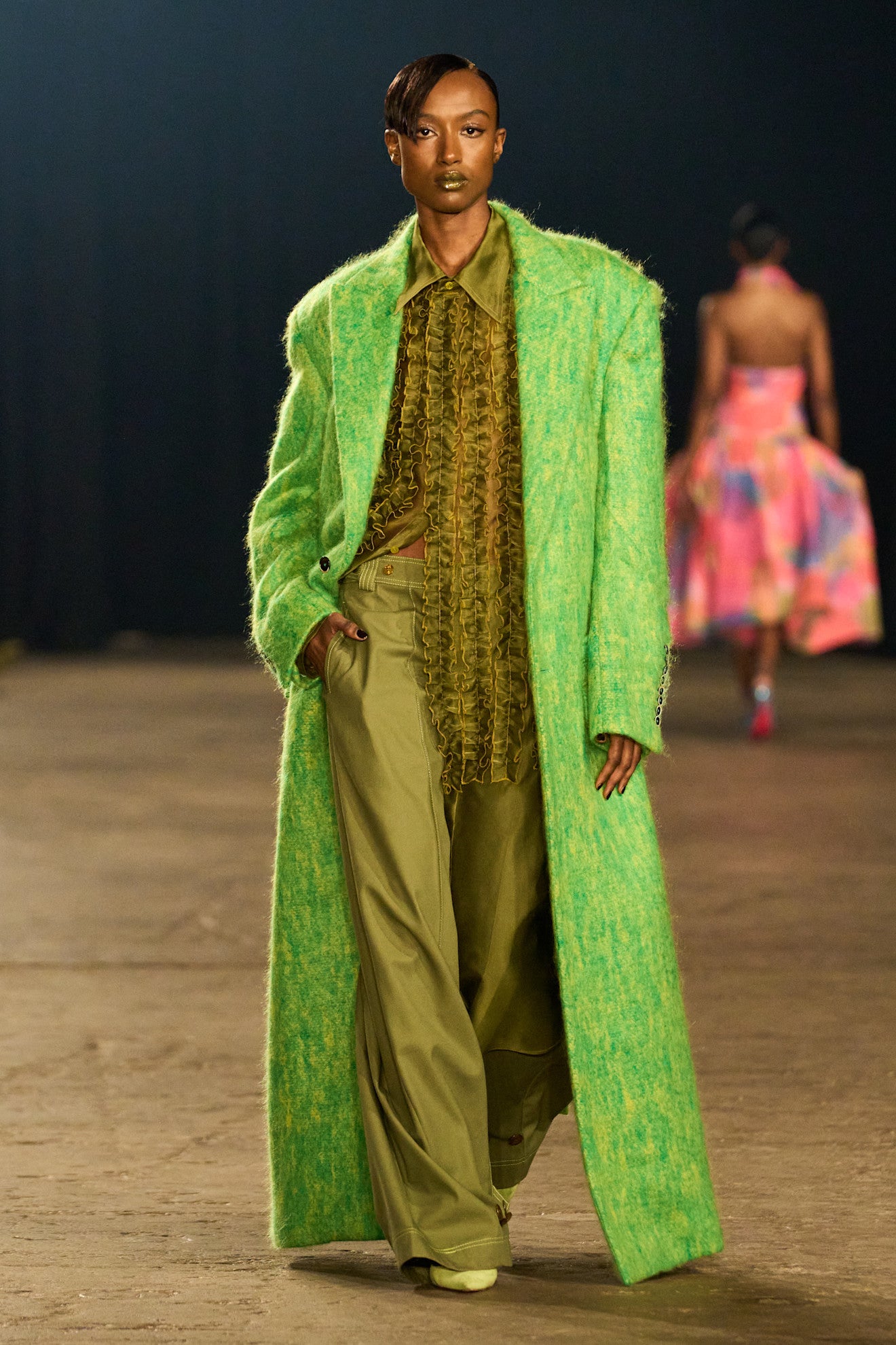 Trendy z New York Fashion Week 2025: Vede kombinace pohodlí, kreativity a inkluzivity