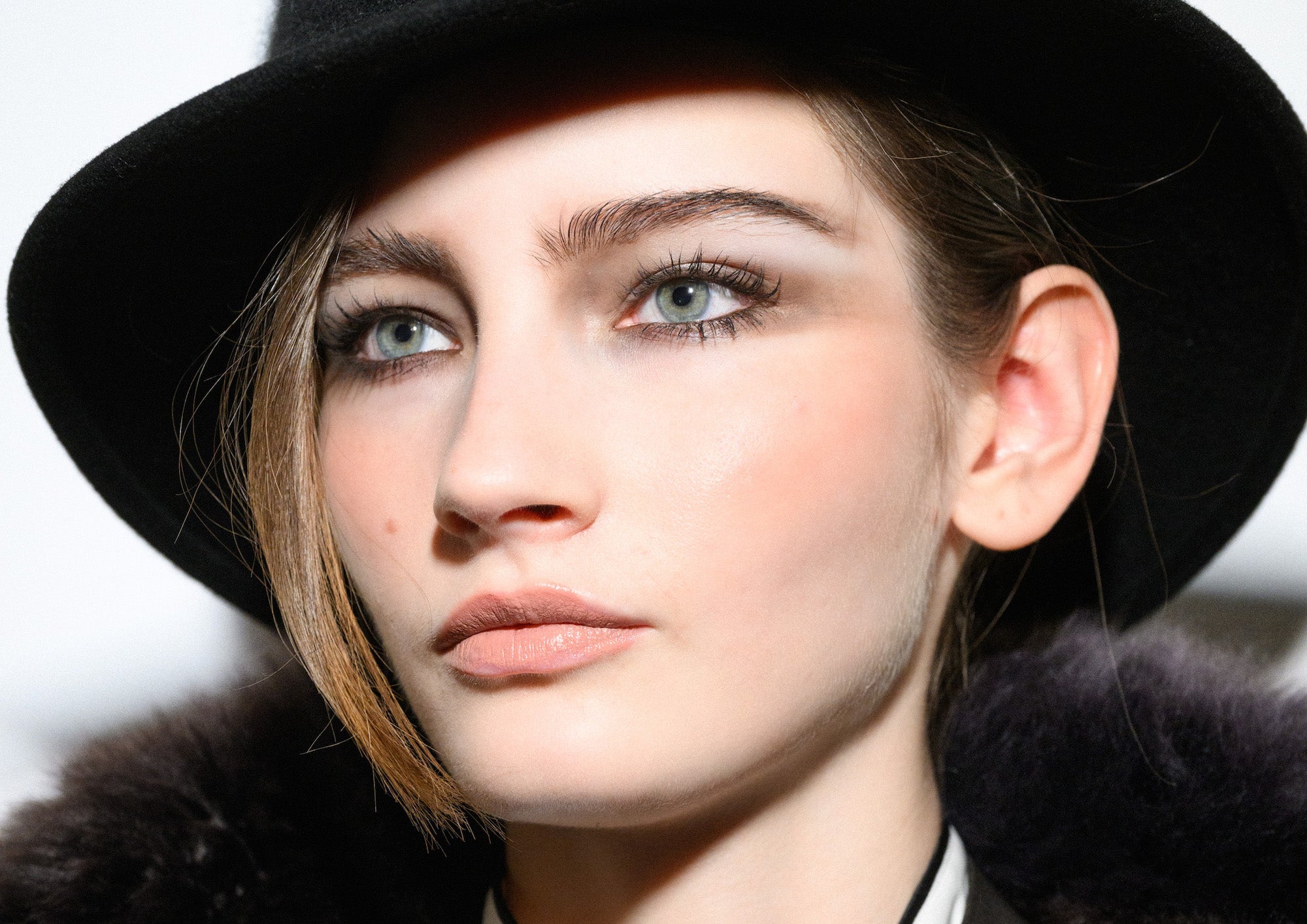 Aby řasy nepadaly. Nejčastější chyby a příčiny, které vám brání mít husté a dlouhé řasy